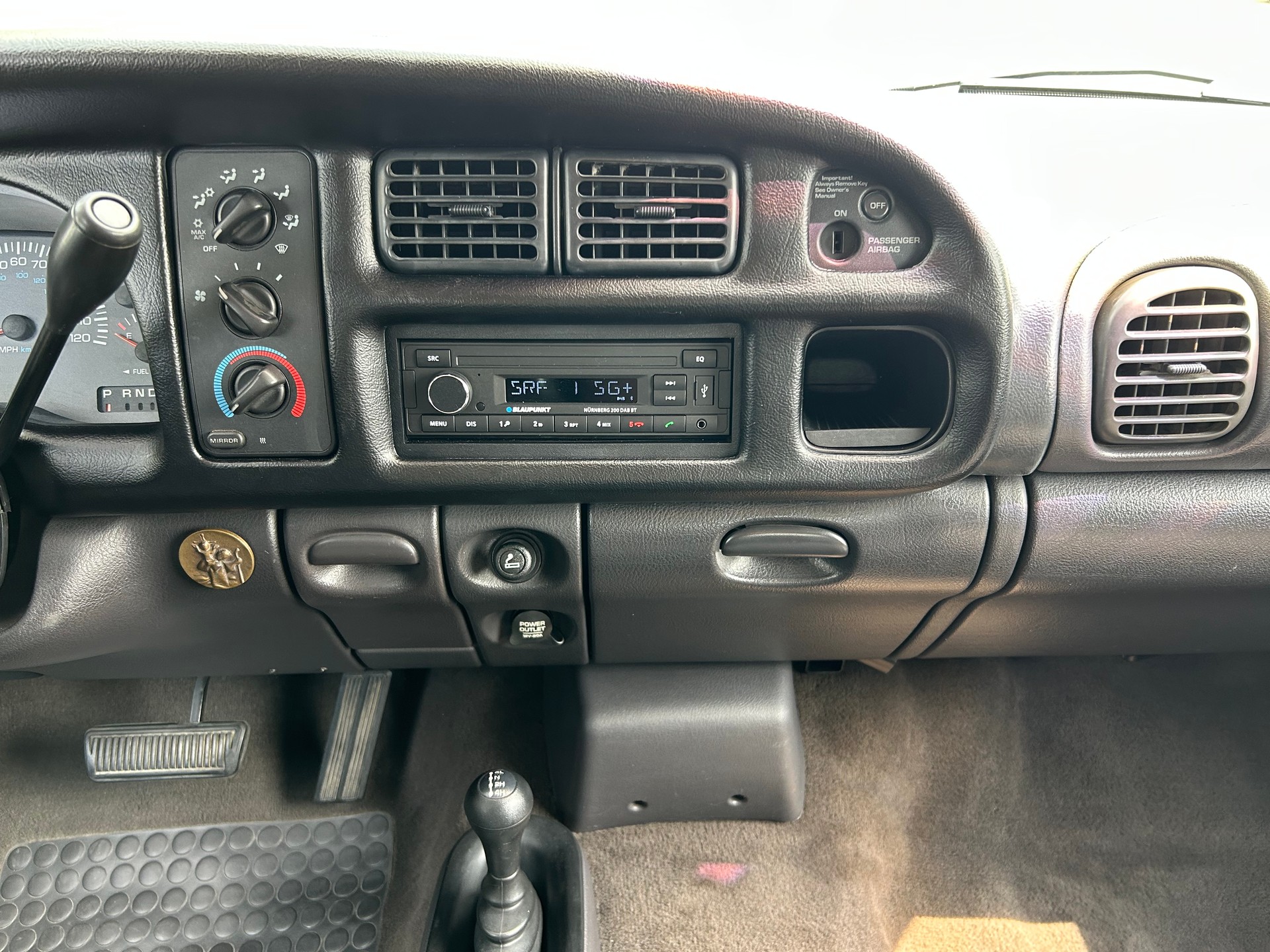 DODGE Ram 2500 Cummins SLT-image-15