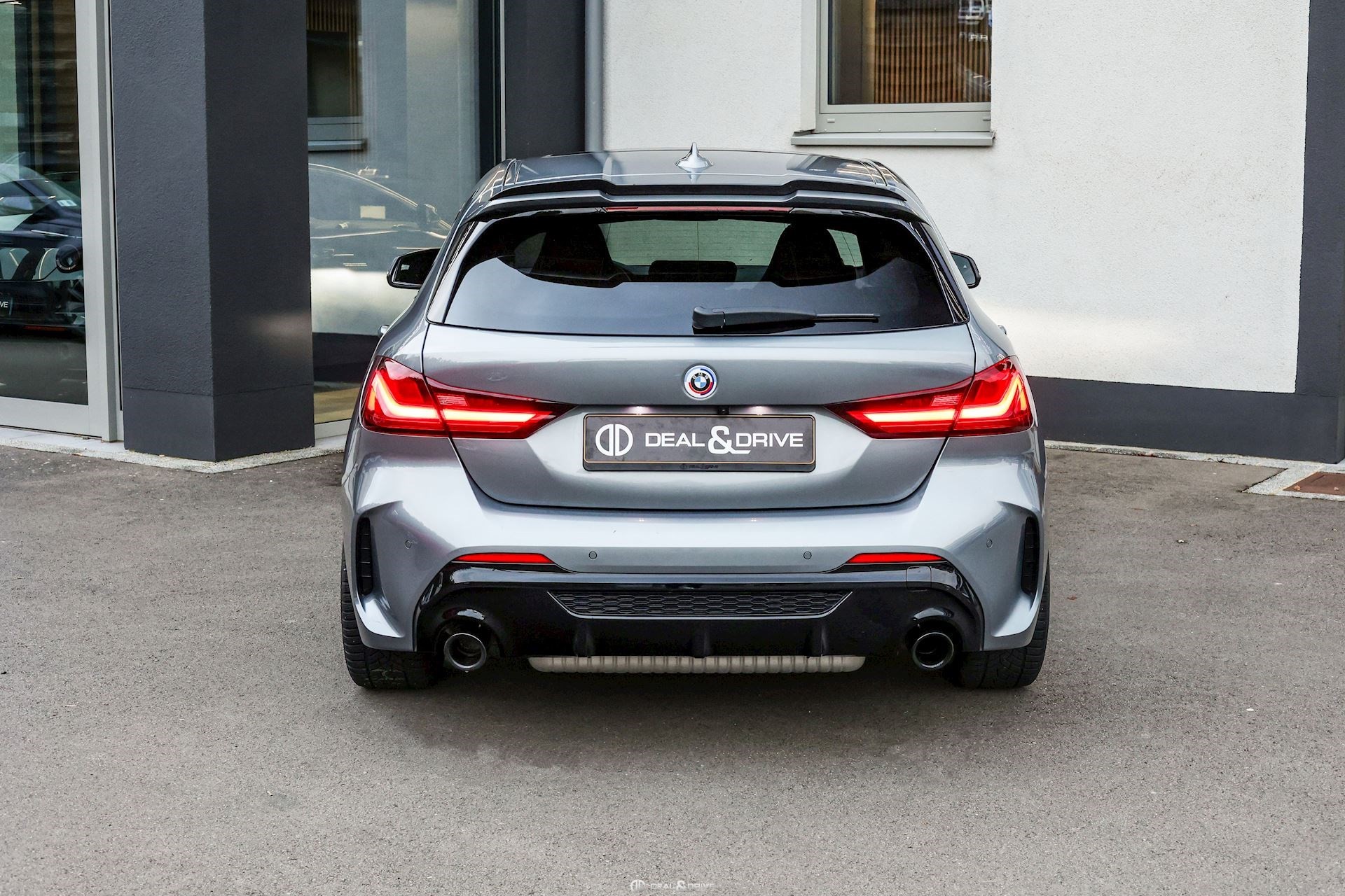 BMW M135i xDrive Steptronic-image-5