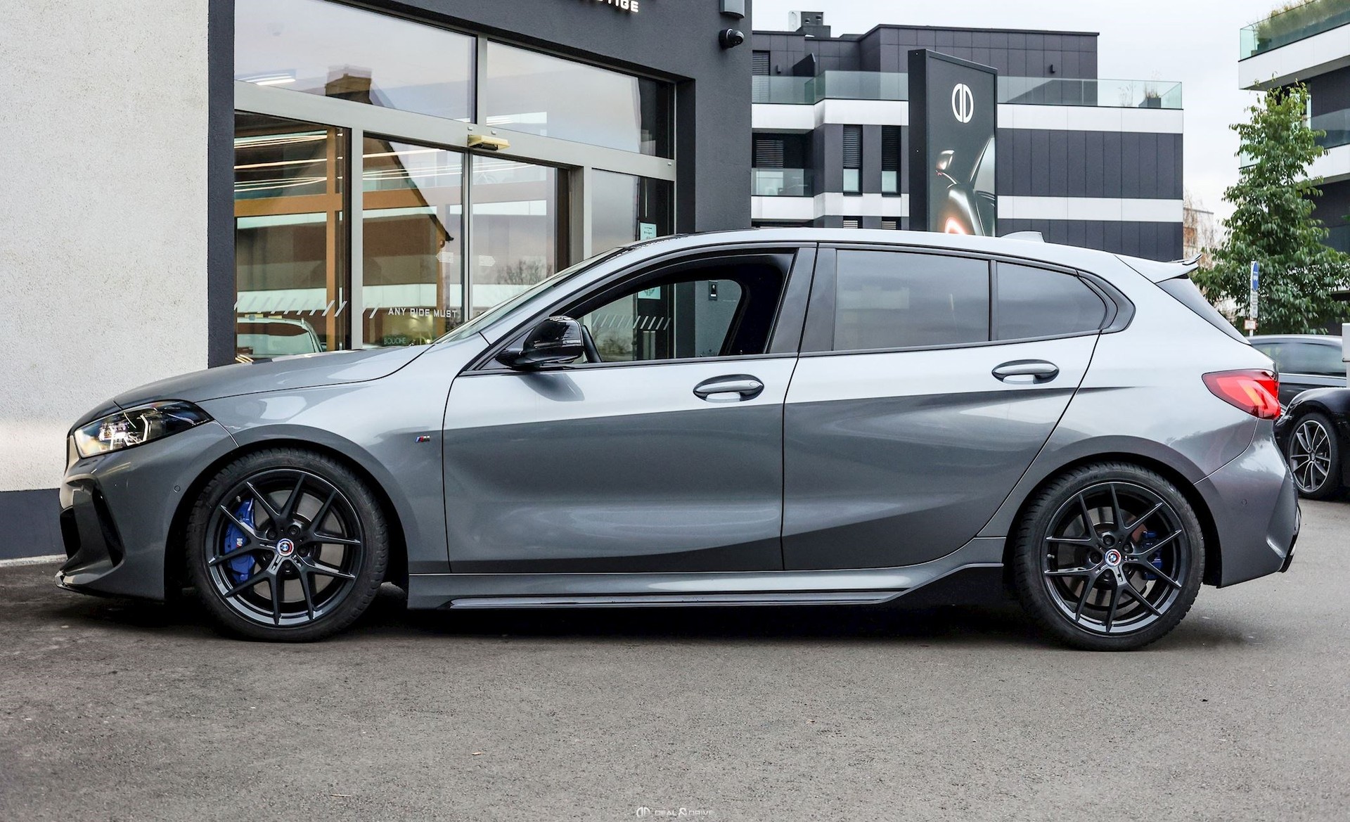 BMW M135i xDrive Steptronic-image-2
