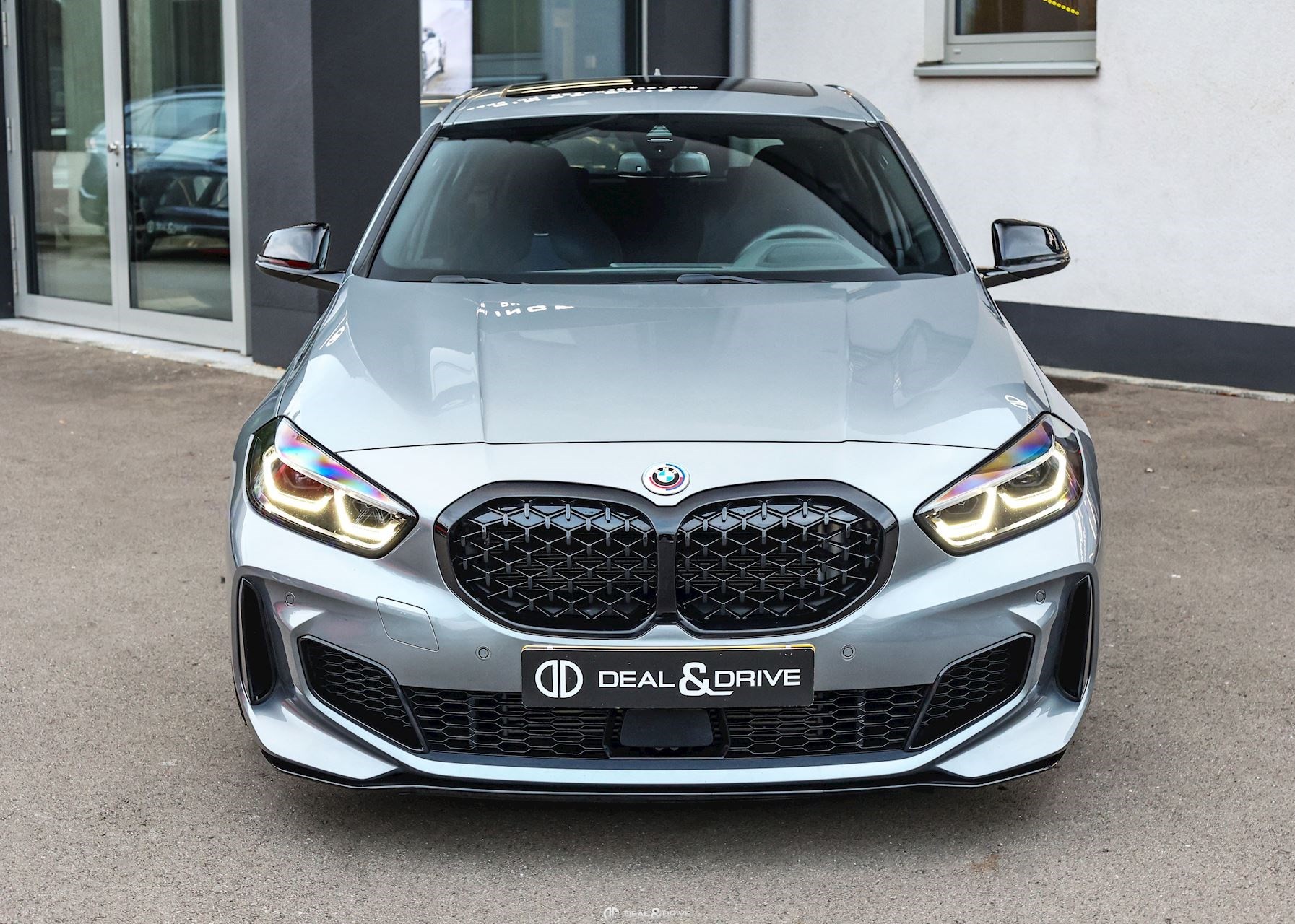 BMW M135i xDrive Steptronic-image-6