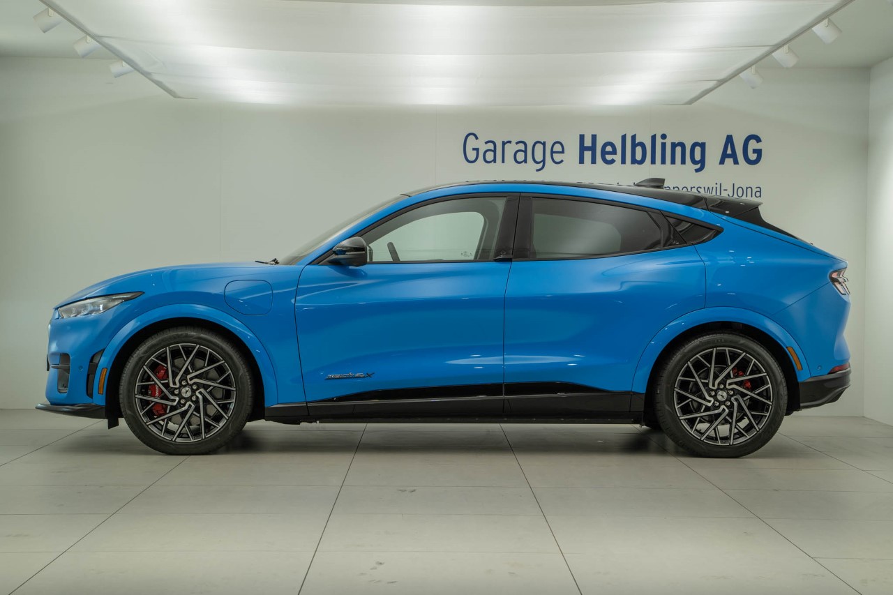 FORD Mustang Mach-E Extended GT AWD-image-2