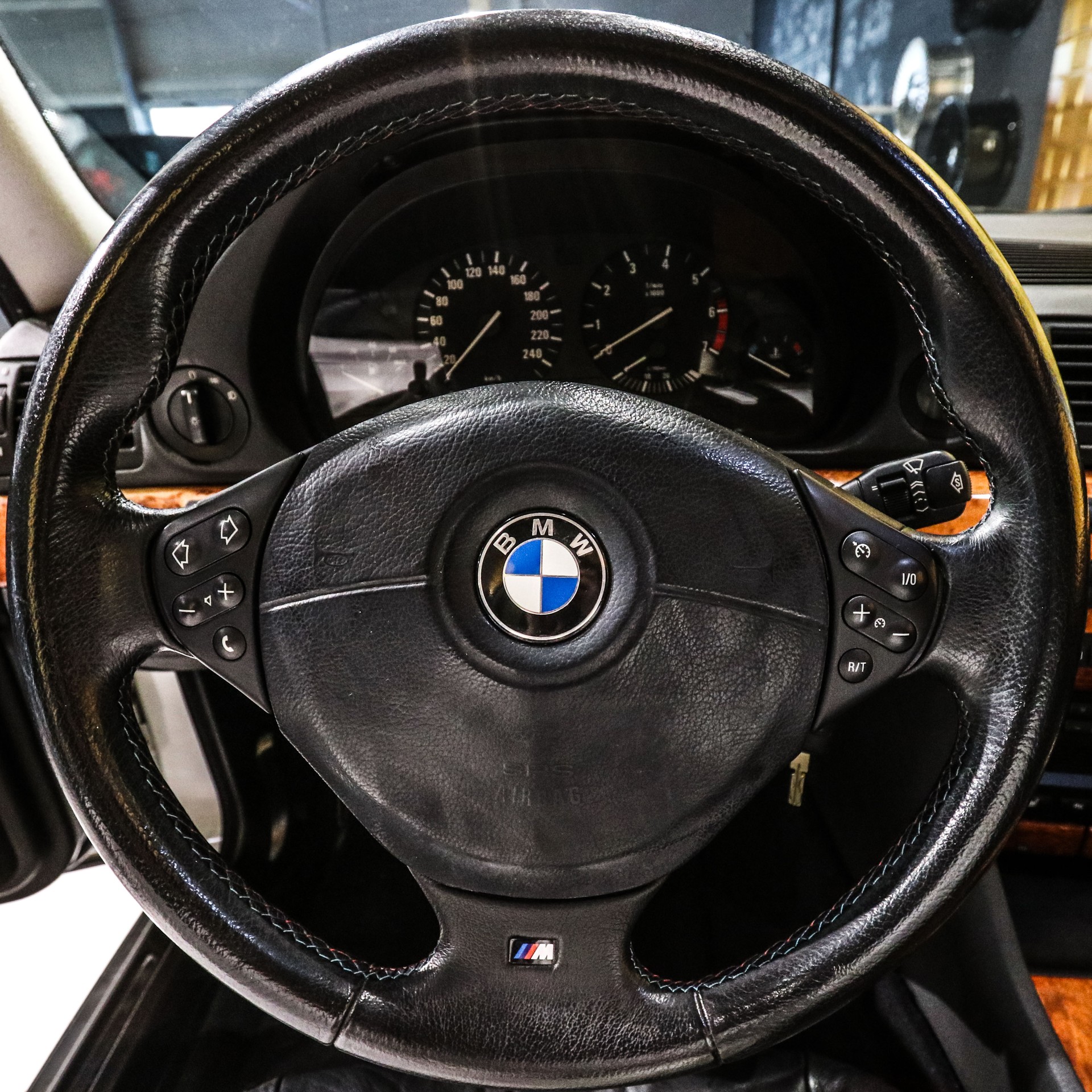 BMW 740i E38 4.4L V8 (M62B44)-image-13