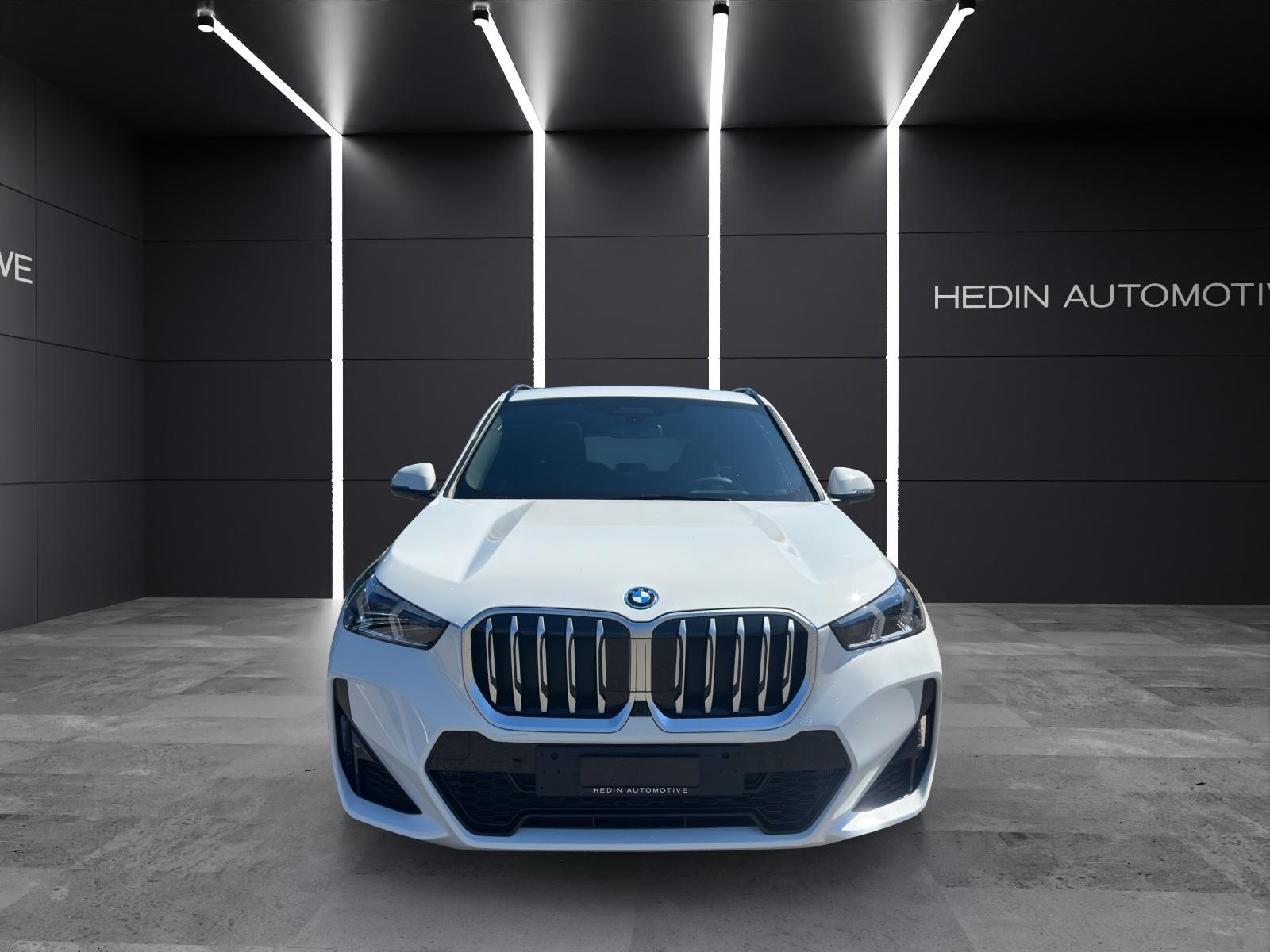BMW X1 30e xDrive-showroom-element-1