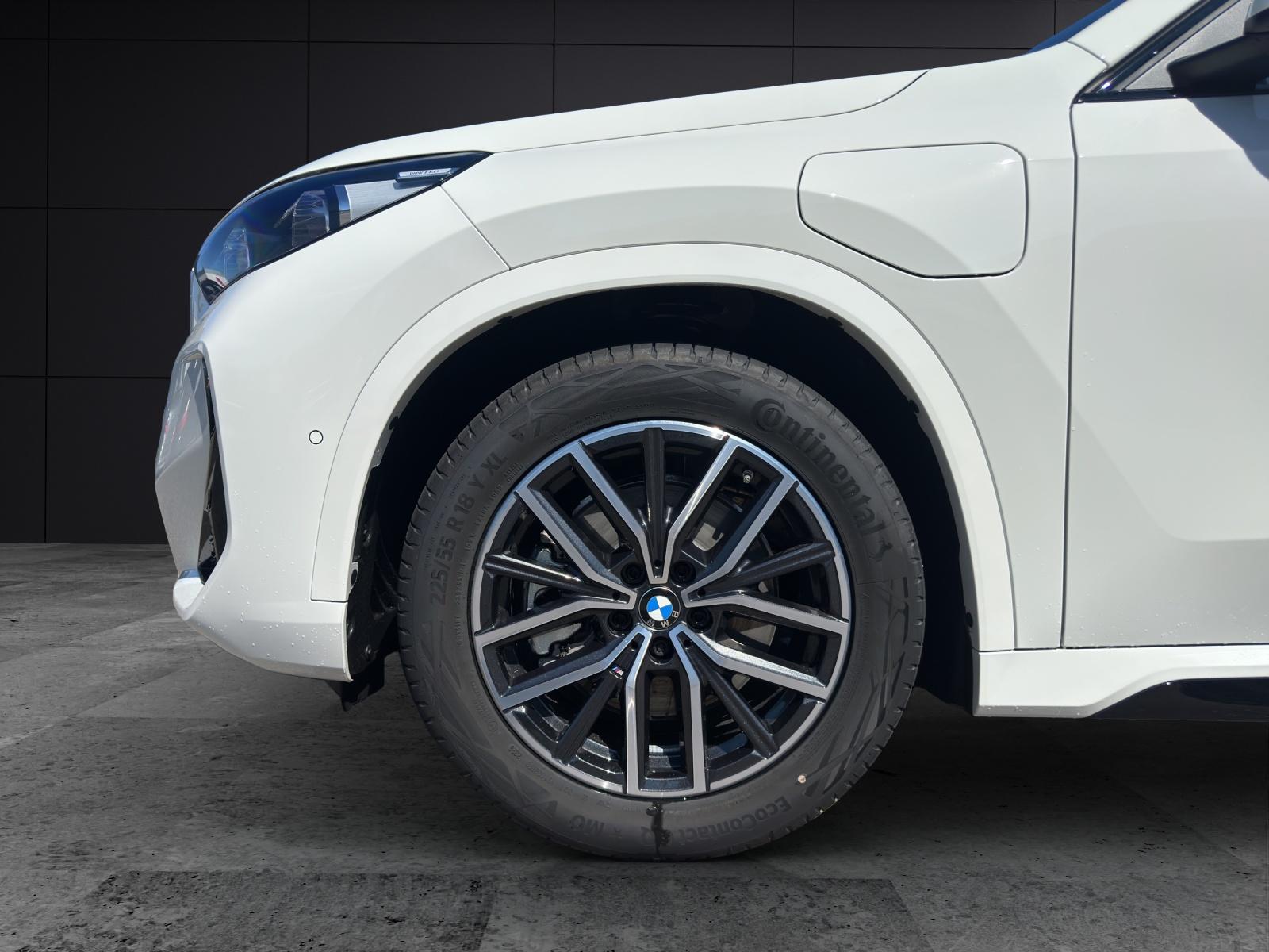 BMW X1 30e xDrive-showroom-element-3