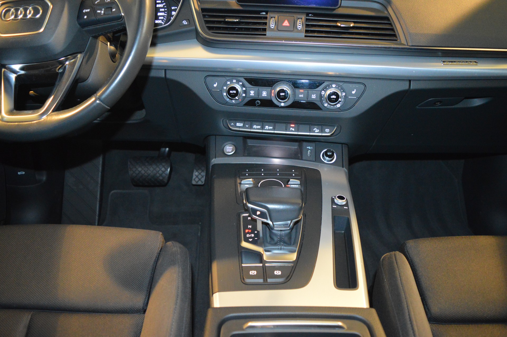 AUDI Q5 35 TDI sport quattro S-tronic-image-16