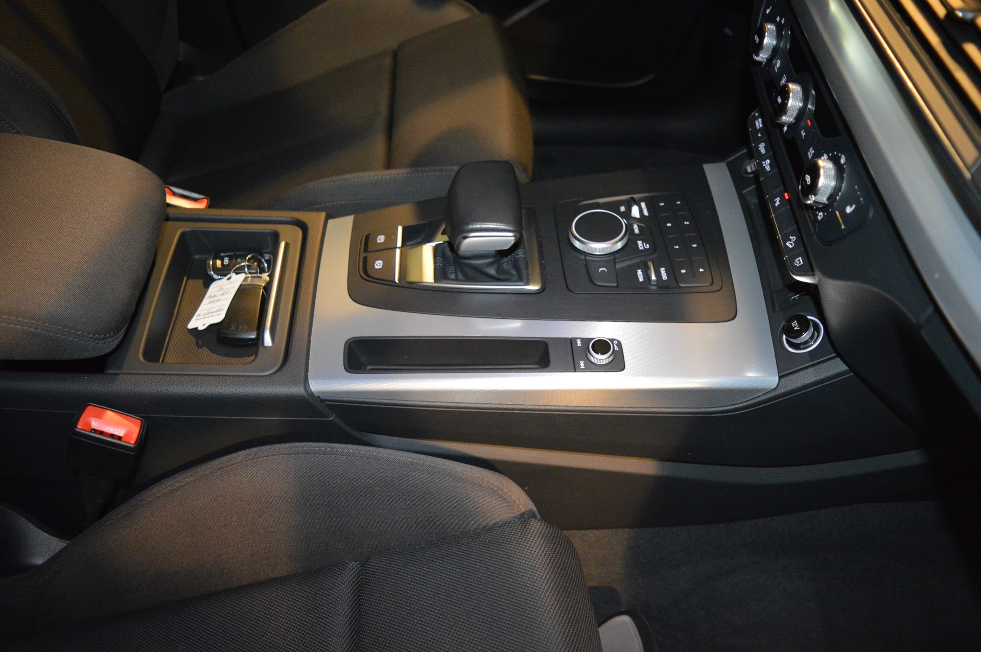 AUDI Q5 35 TDI sport quattro S-tronic-image-24