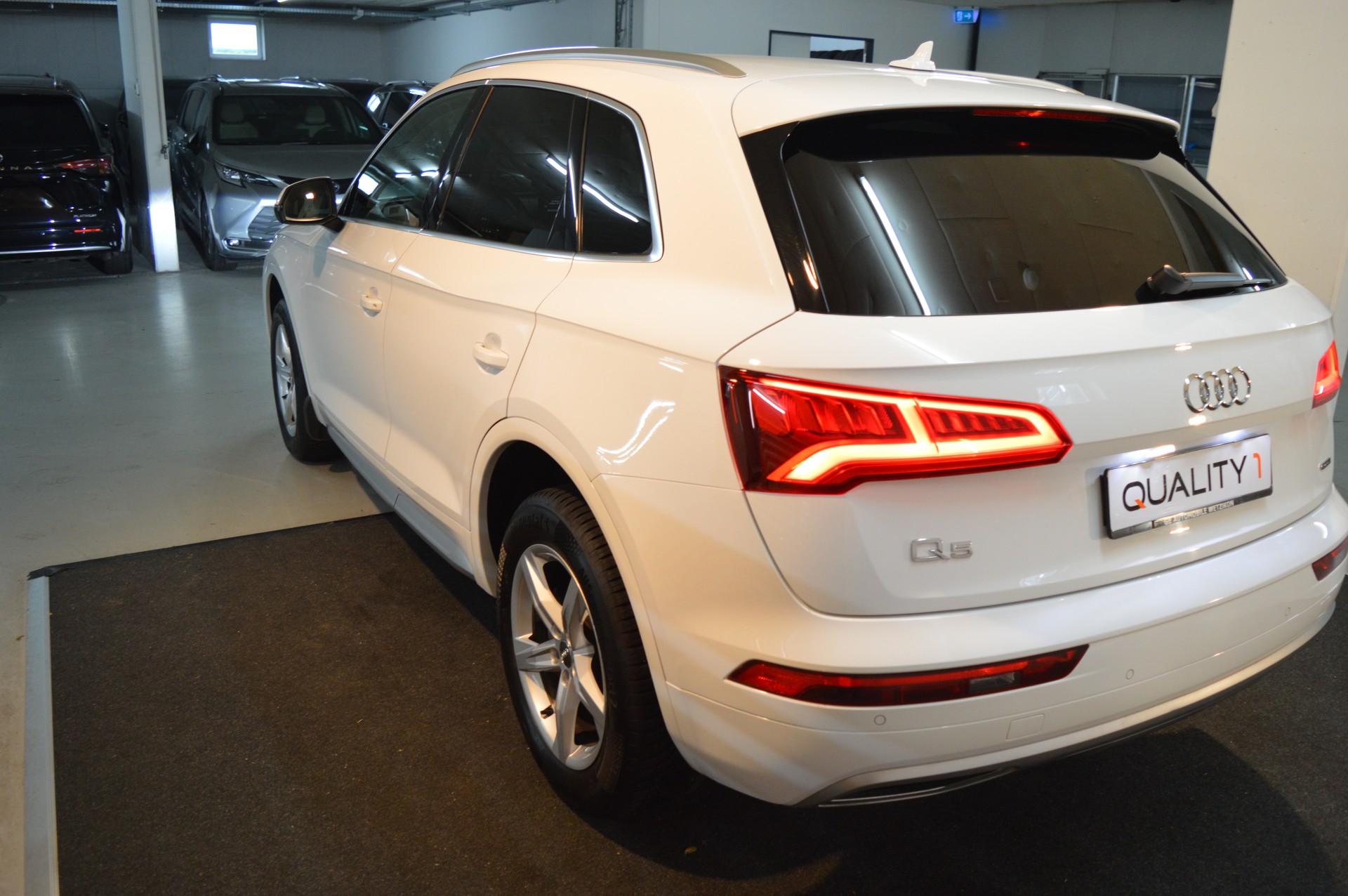AUDI Q5 35 TDI sport quattro S-tronic-image-8