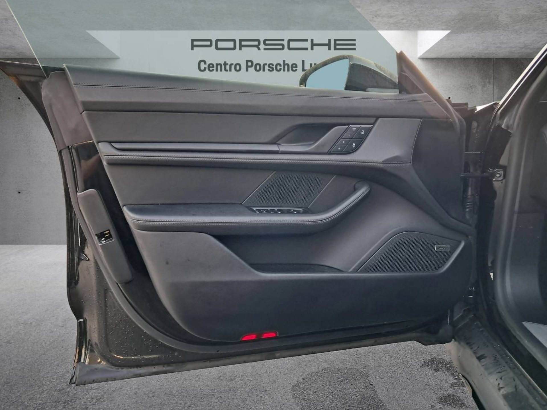 PORSCHE Taycan 4S Cross Turismo (MY23)-image-24