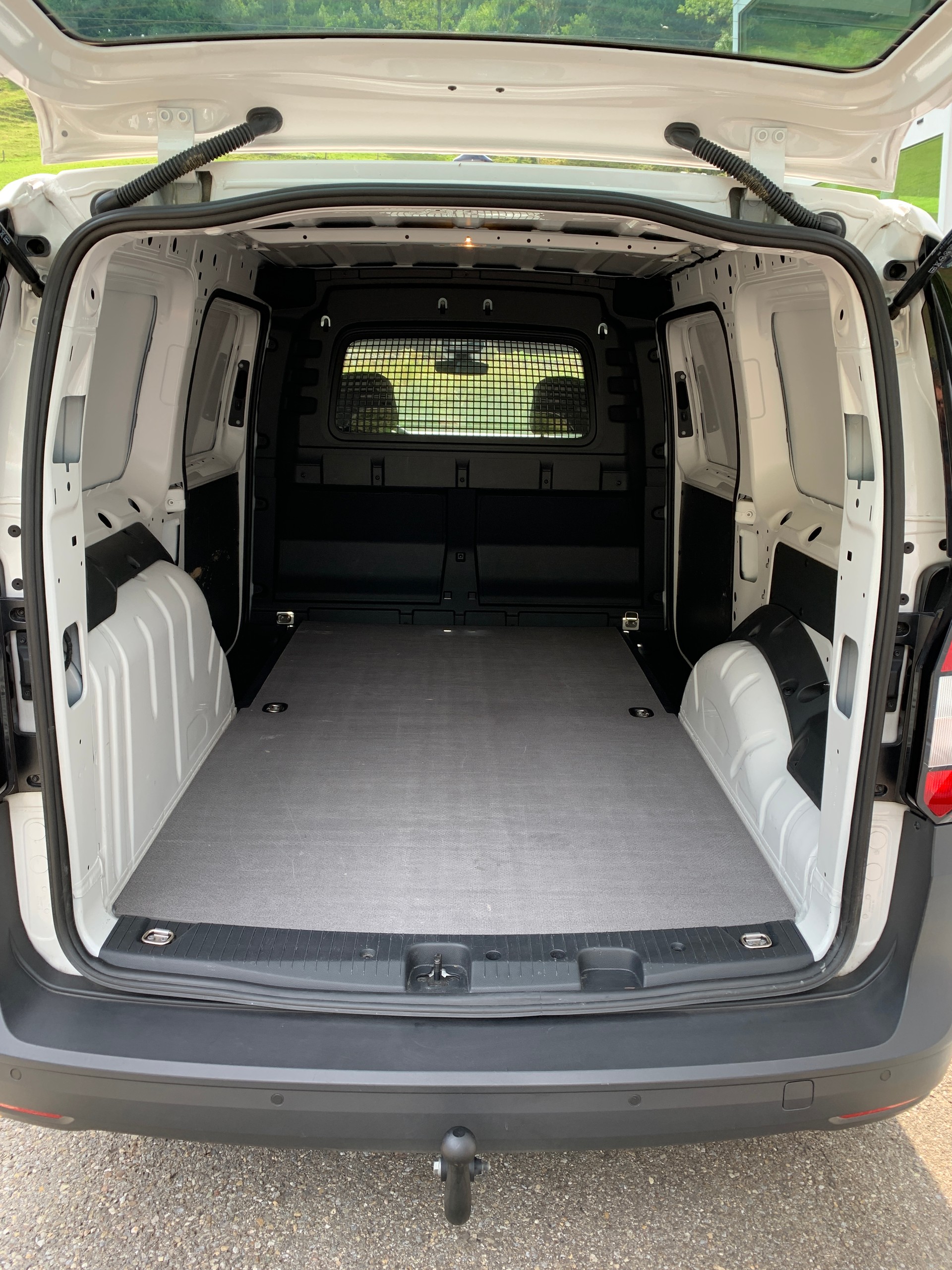 VW Caddy Cargo 2.0TDI Maxi 4Motion-image-14