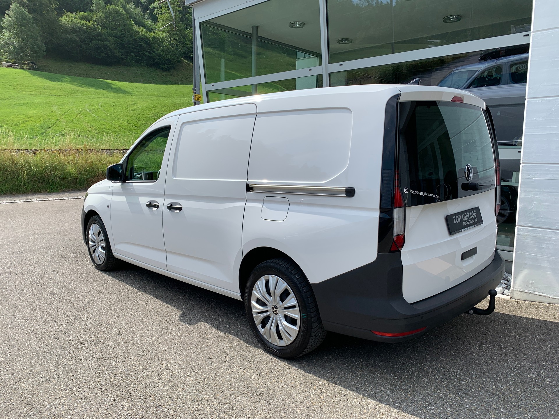 VW Caddy Cargo 2.0TDI Maxi 4Motion-image-4