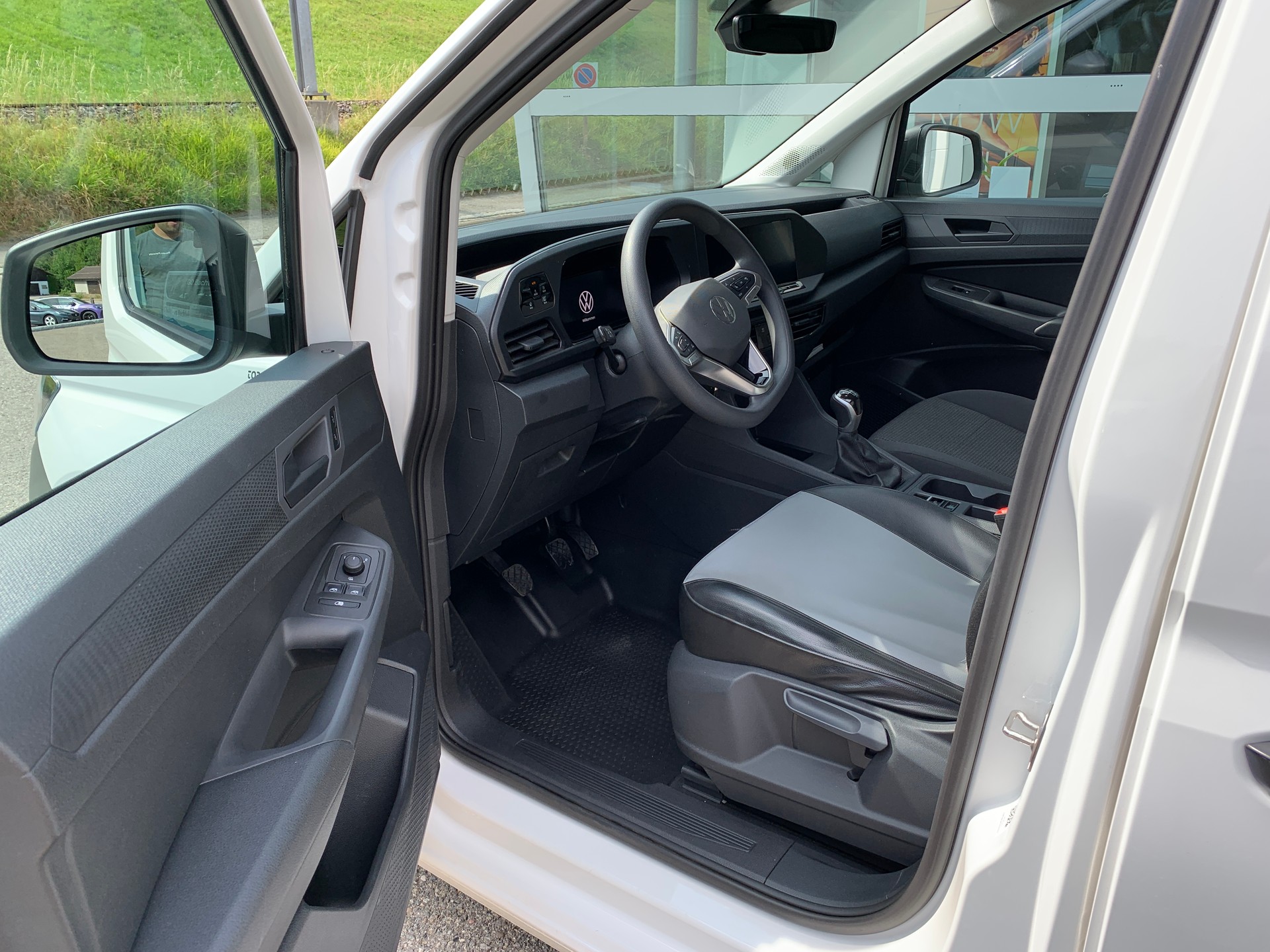 VW Caddy Cargo 2.0TDI Maxi 4Motion-image-7