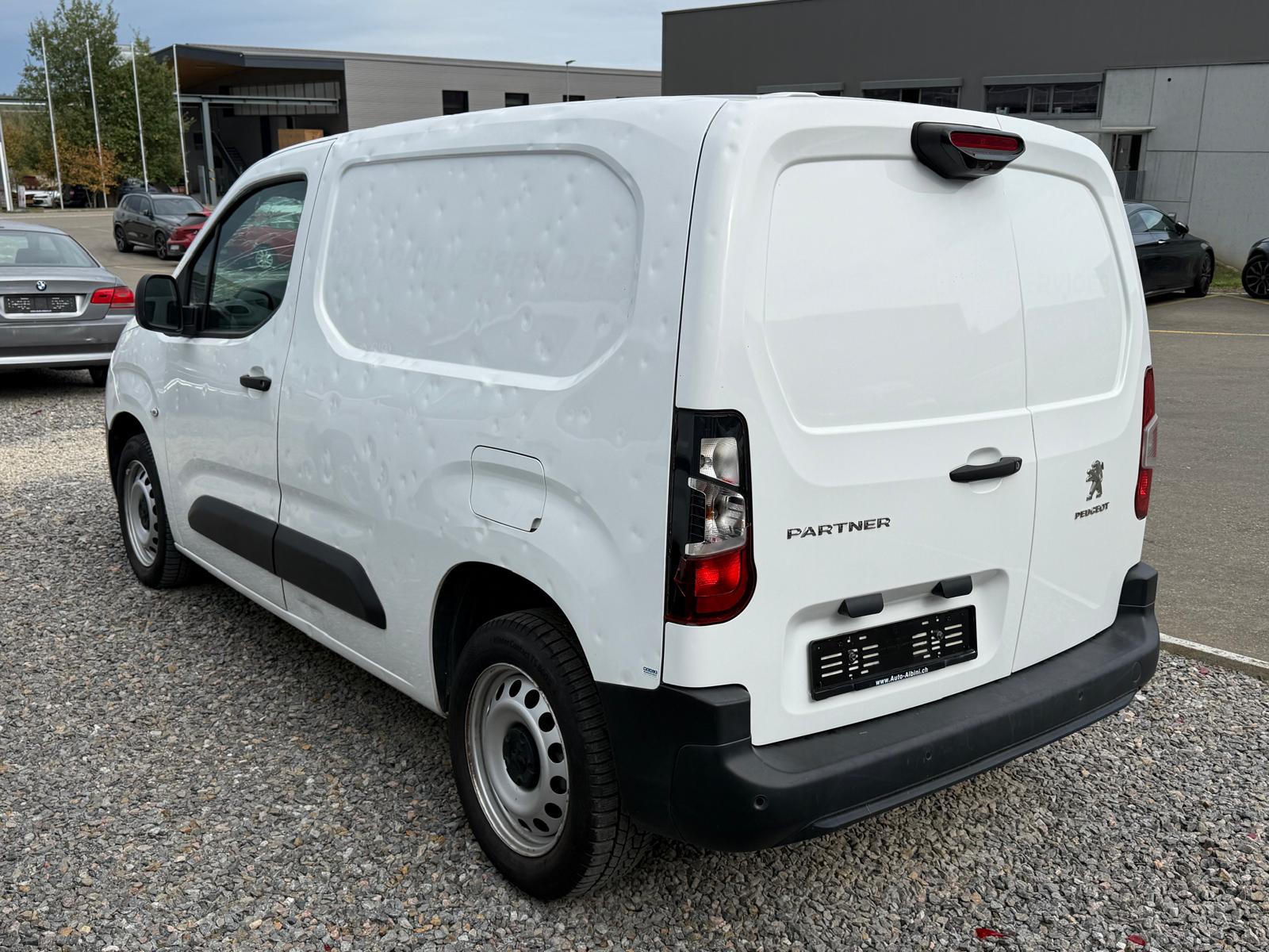PEUGEOT Partner 1.5 Blue HDi s/s Asphalt 1000kg *HAGELSCHADEN* **Jetzt nur noch CHF 8'900.- statt CHF 13'900.-**-image-5