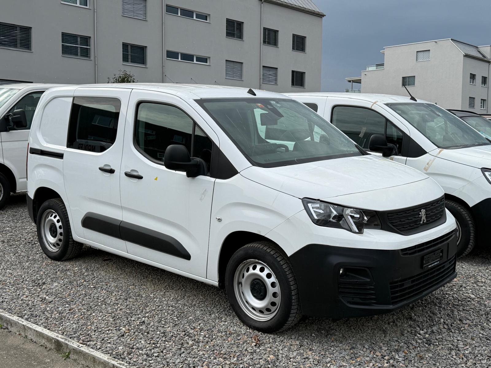 PEUGEOT Partner 1.5 Blue HDi s/s Asphalt 1000kg *HAGELSCHADEN* **Jetzt nur noch CHF 8'900.- statt CHF 13'900.-**-image-4
