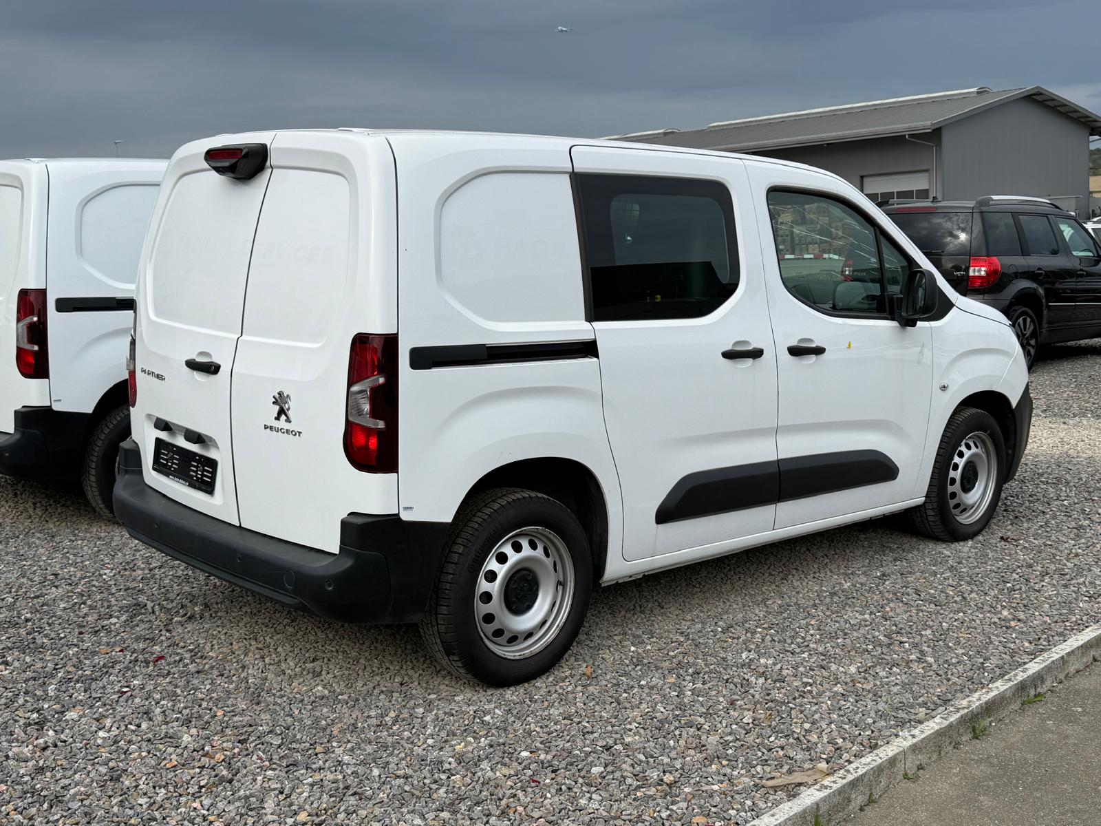 PEUGEOT Partner 1.5 Blue HDi s/s Asphalt 1000kg *HAGELSCHADEN* **Jetzt nur noch CHF 8'900.- statt CHF 13'900.-**-image-7