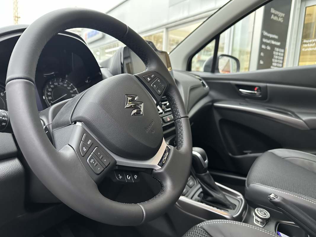 SUZUKI S-Cross 1.5 Piz Sulai Top Hybrid 4x4-image-6