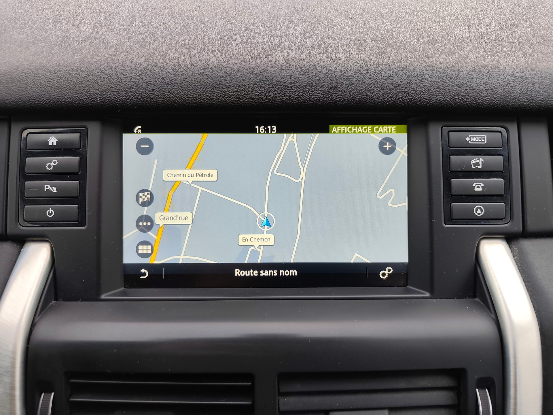 LAND ROVER Discovery Sport 2.2TD4 HSE AT9-image-13