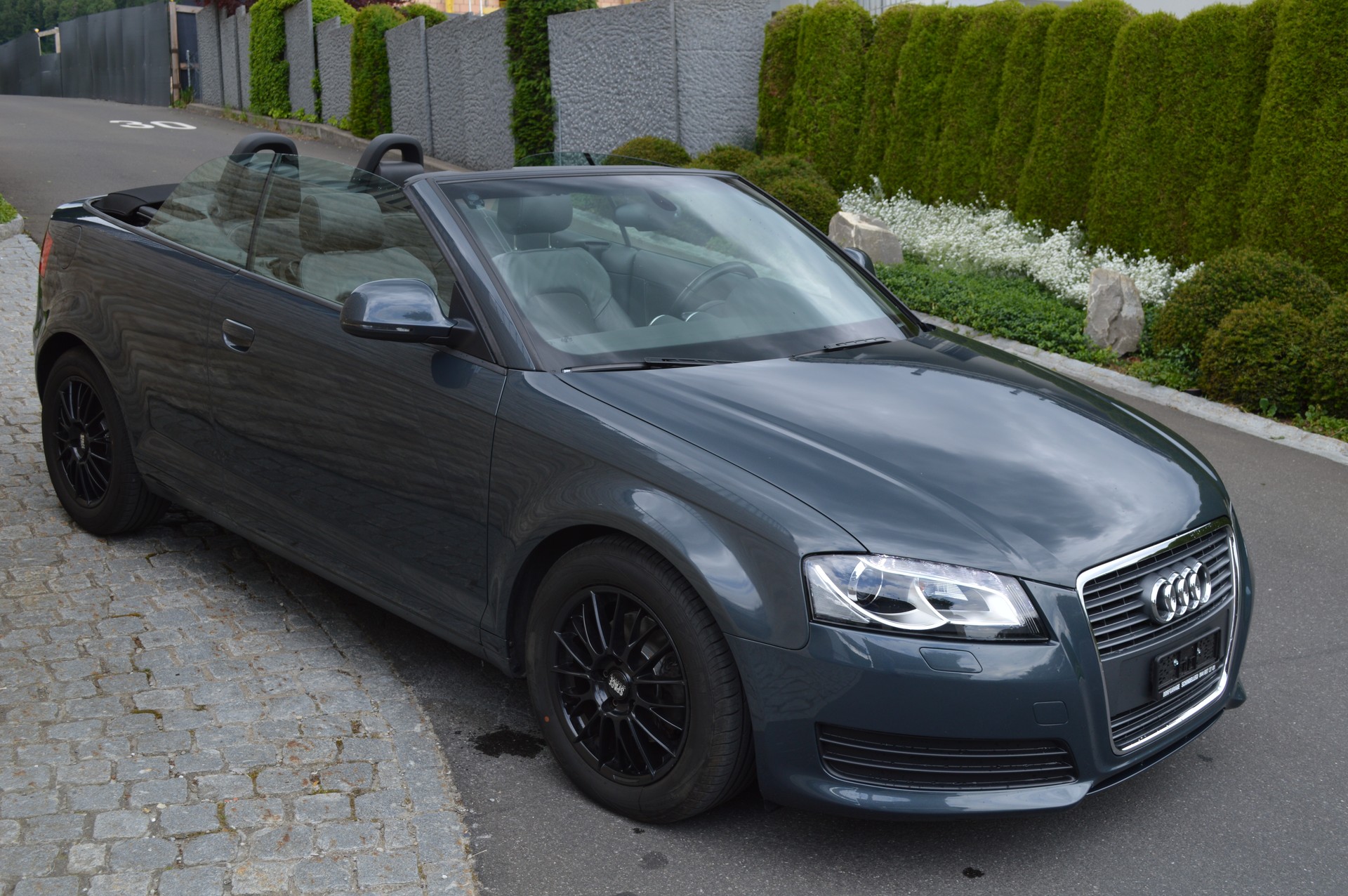 AUDI A3 Cabriolet 1.8 TFSI Attraction-image-2