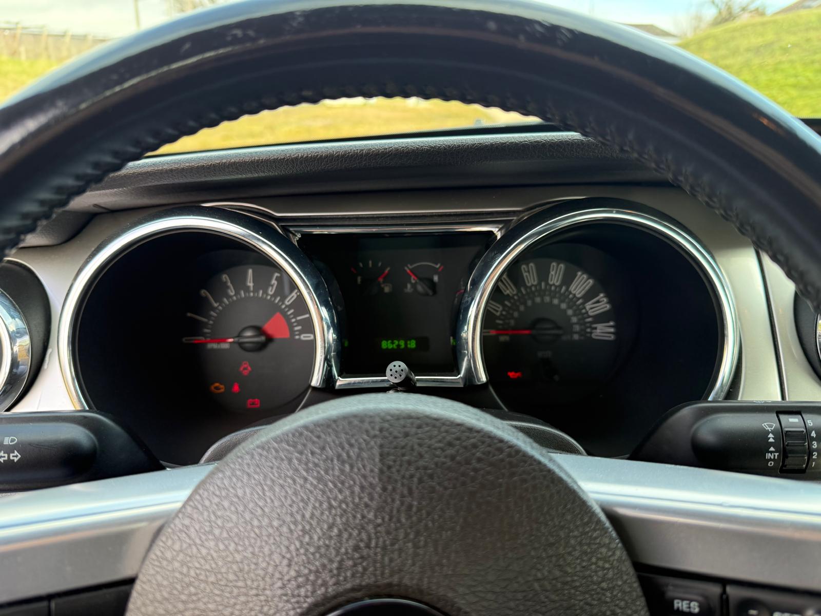 FORD Mustang GT-image-10