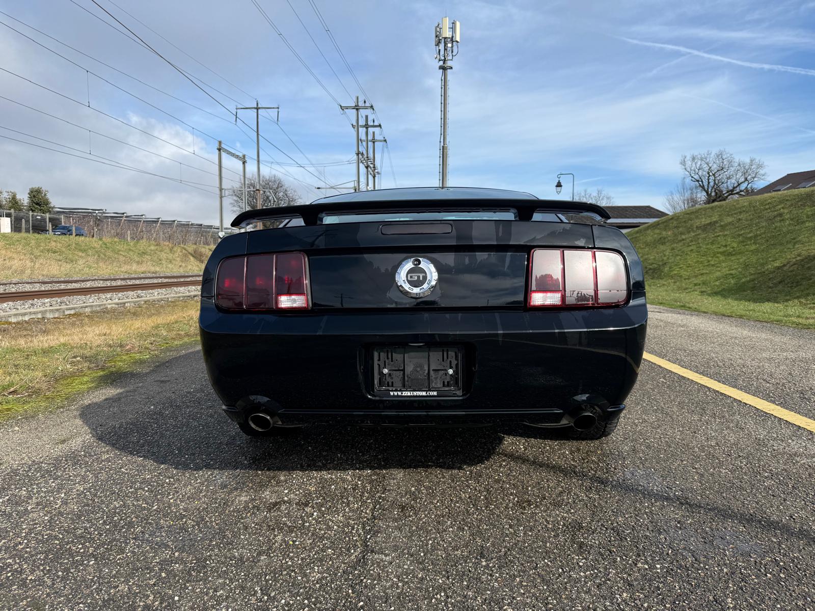 FORD Mustang GT-image-3