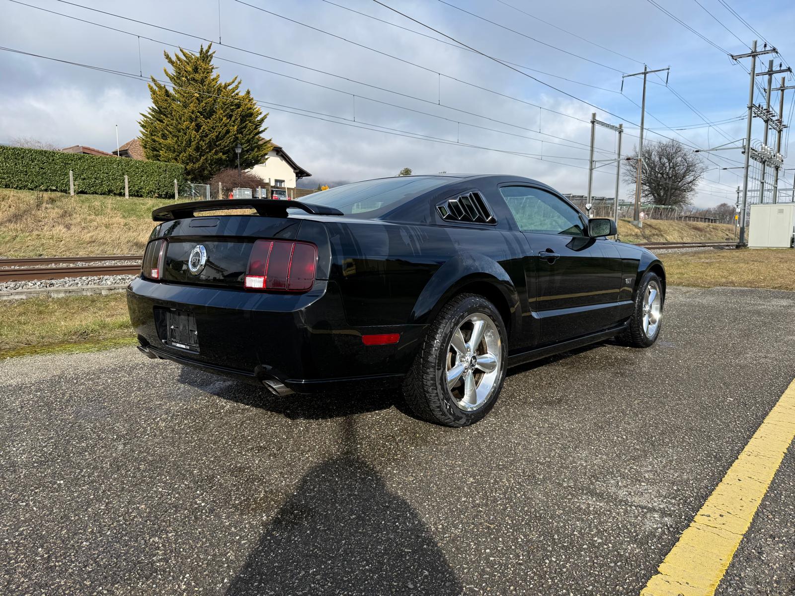 FORD Mustang GT-image-2