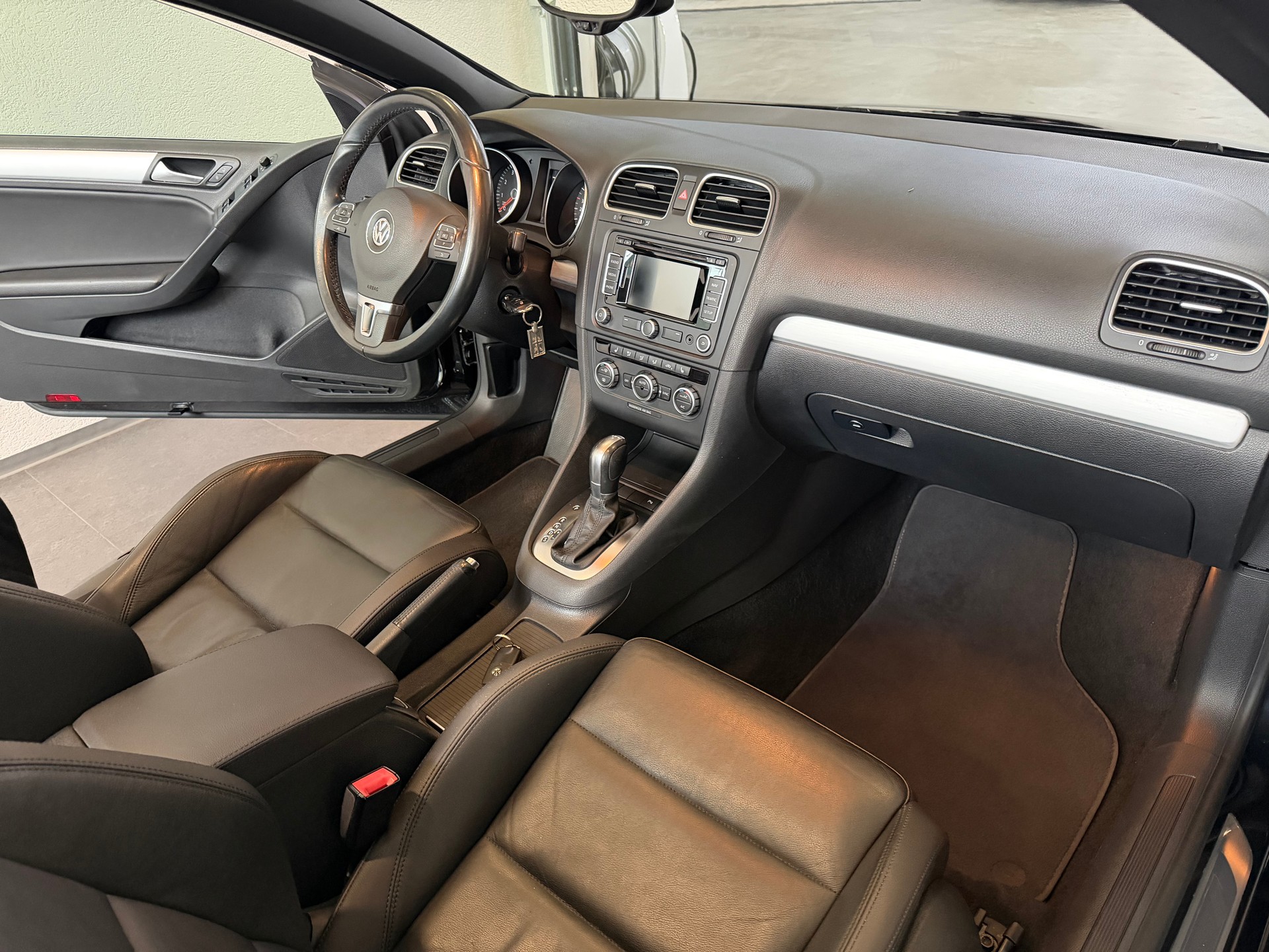 VW Golf Cabrio 1.4 TSI Cup DSG-image-11
