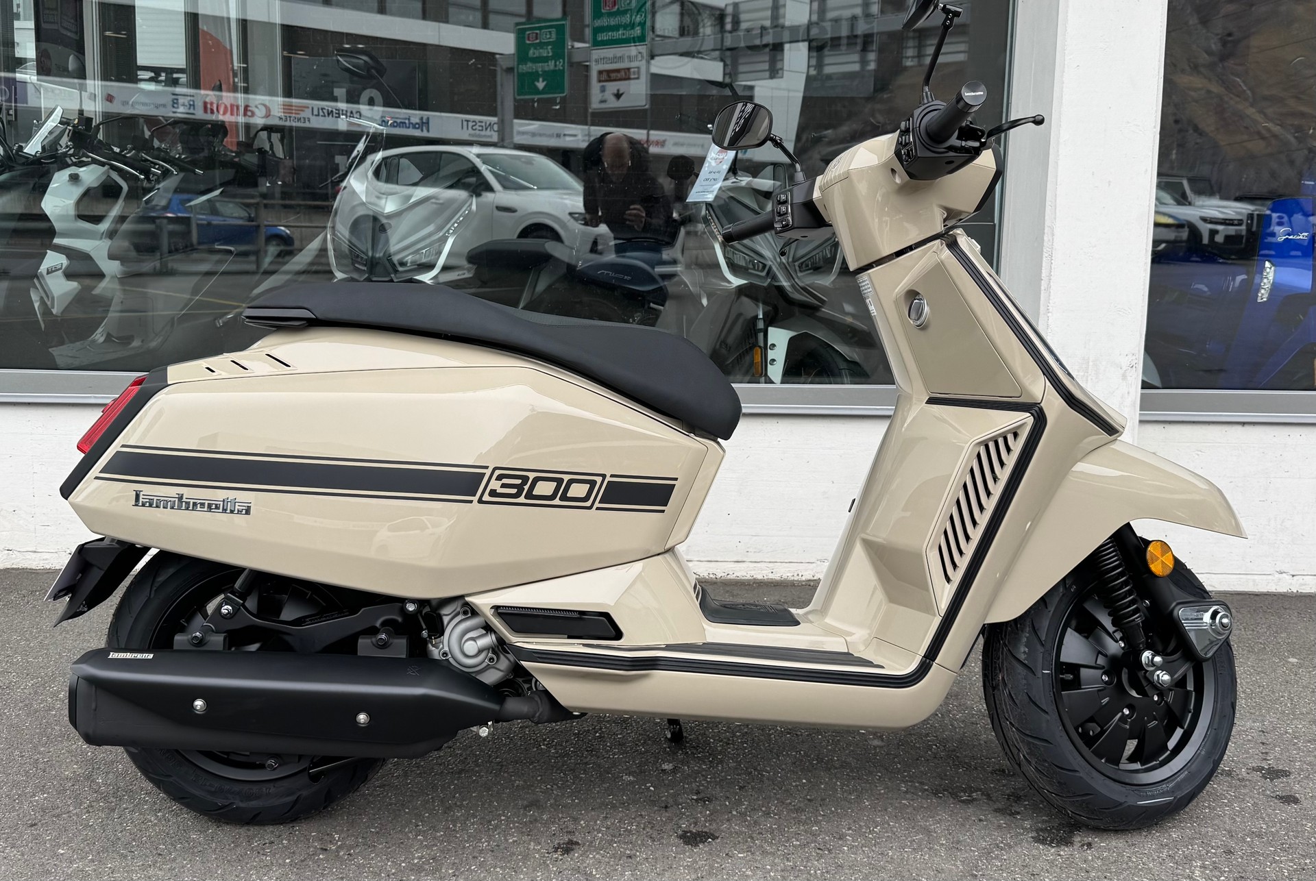 LAMBRETTA X 300 SR-showroom-element-2