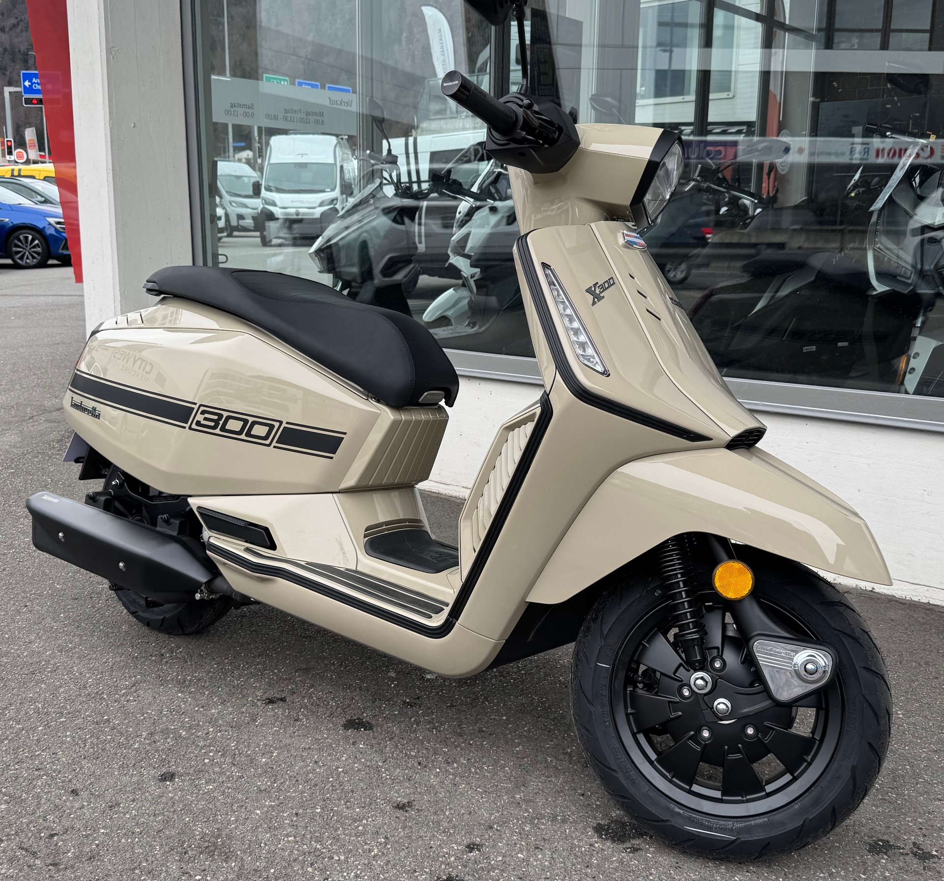 LAMBRETTA X 300 SR-showroom-element-1
