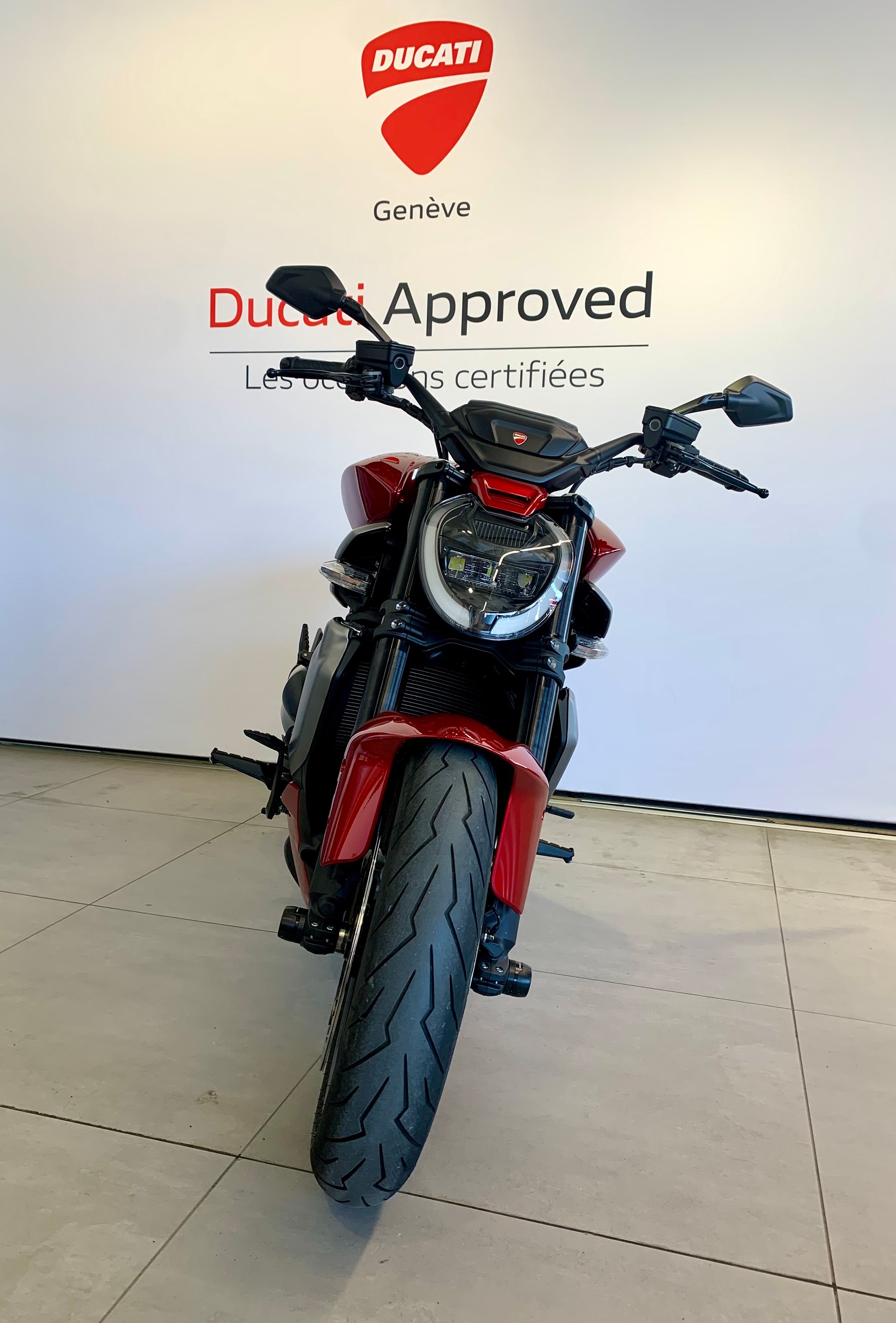 DUCATI X Diavel V4-showroom-element-2
