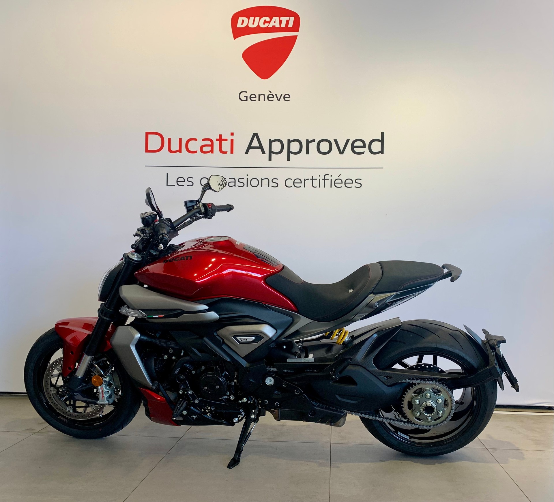 DUCATI X Diavel V4-showroom-element-1