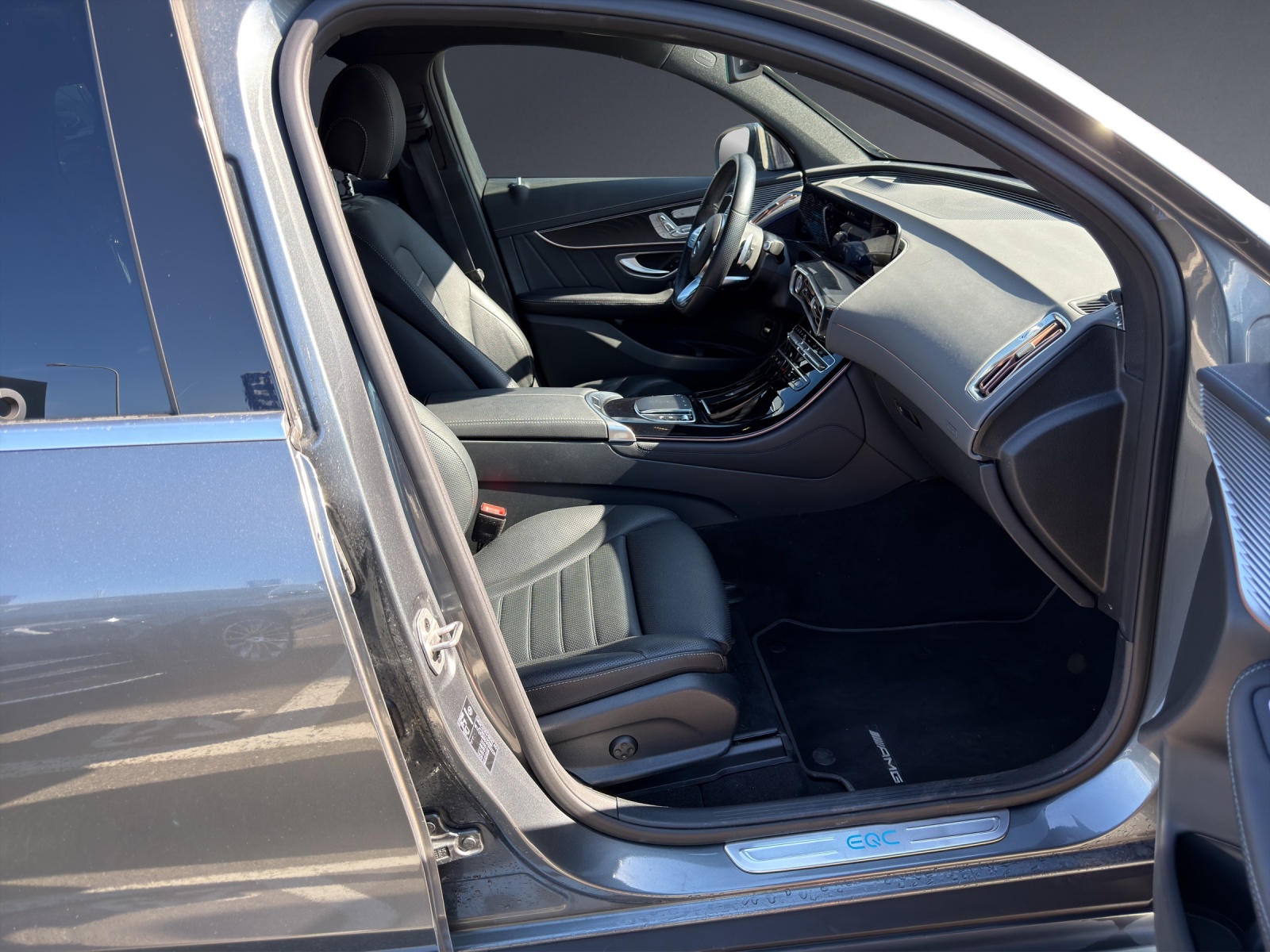 MERCEDES-BENZ EQC 400 AMG Line 4Matic-image-8