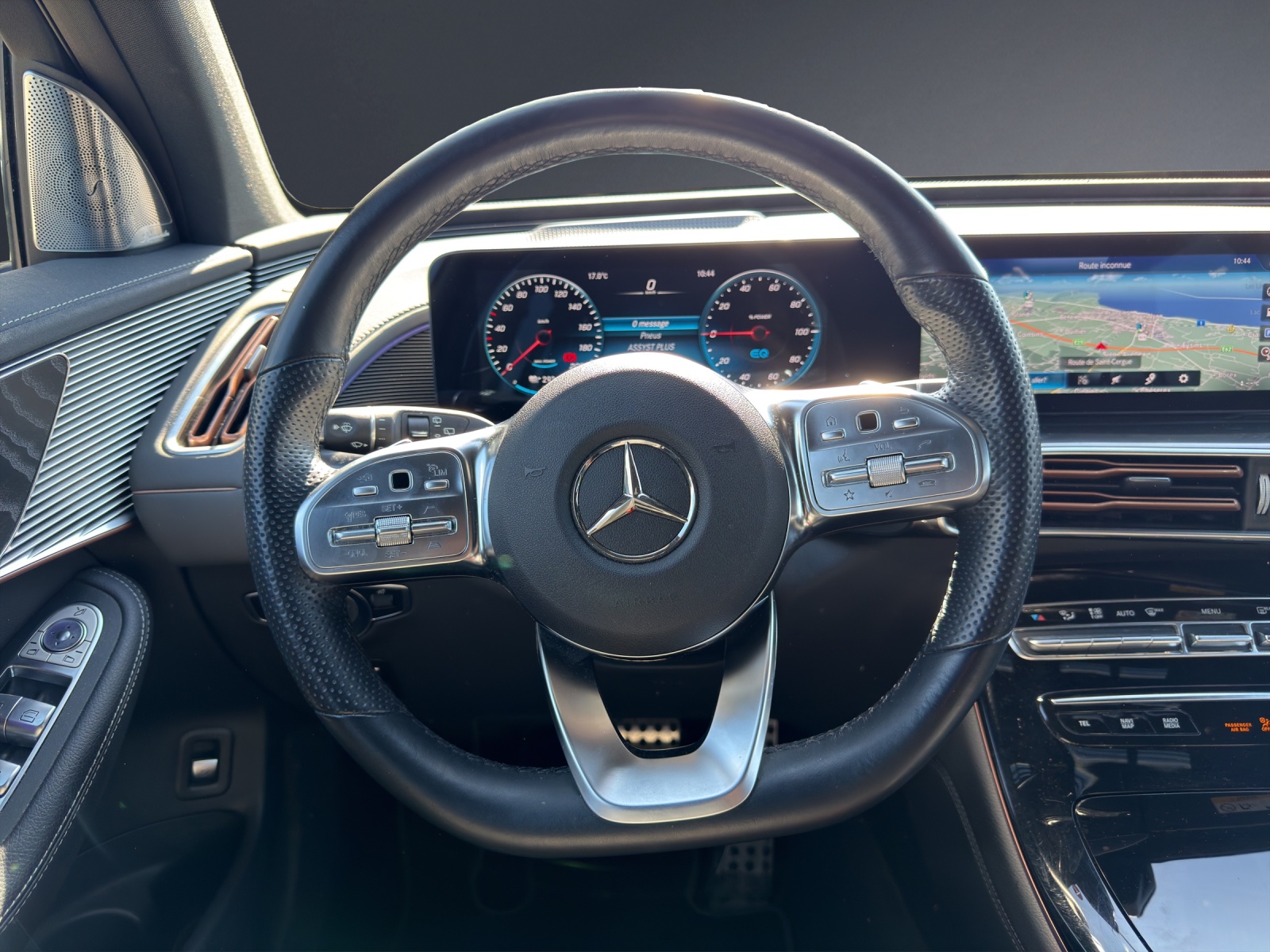 MERCEDES-BENZ EQC 400 AMG Line 4Matic-image-15