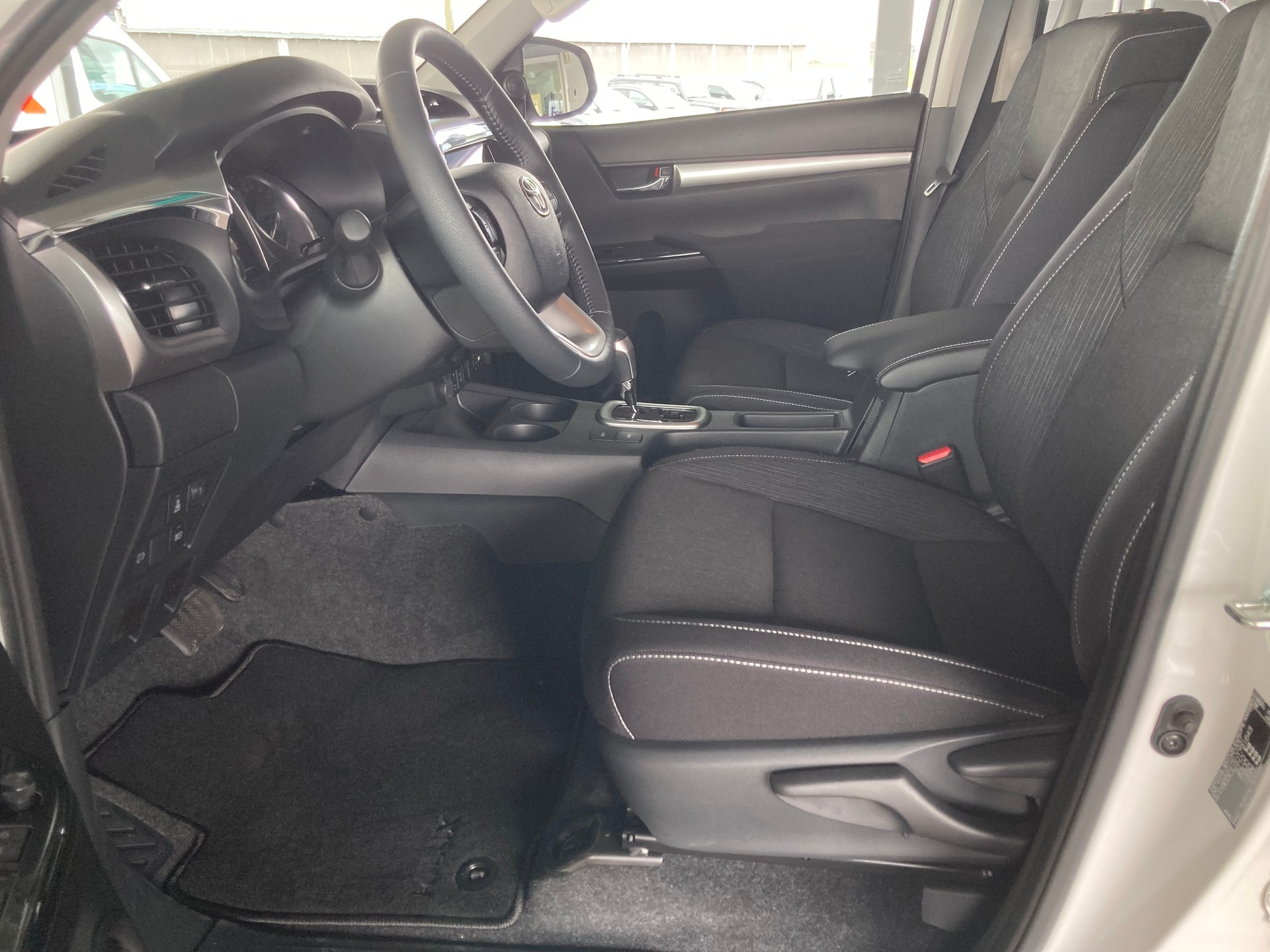 TOYOTA Hilux 2.4d Style Double Cab 4x4-image-8