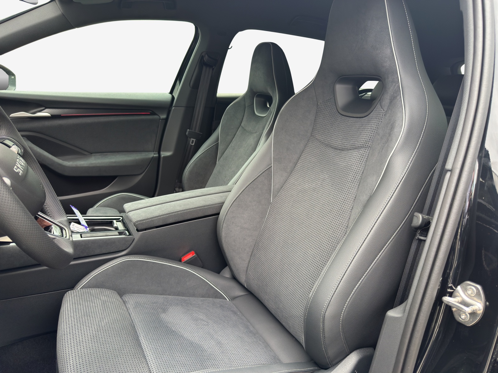 SKODA Superb Combi 2.0 TSI Sportline 4x4 DSG-image-15