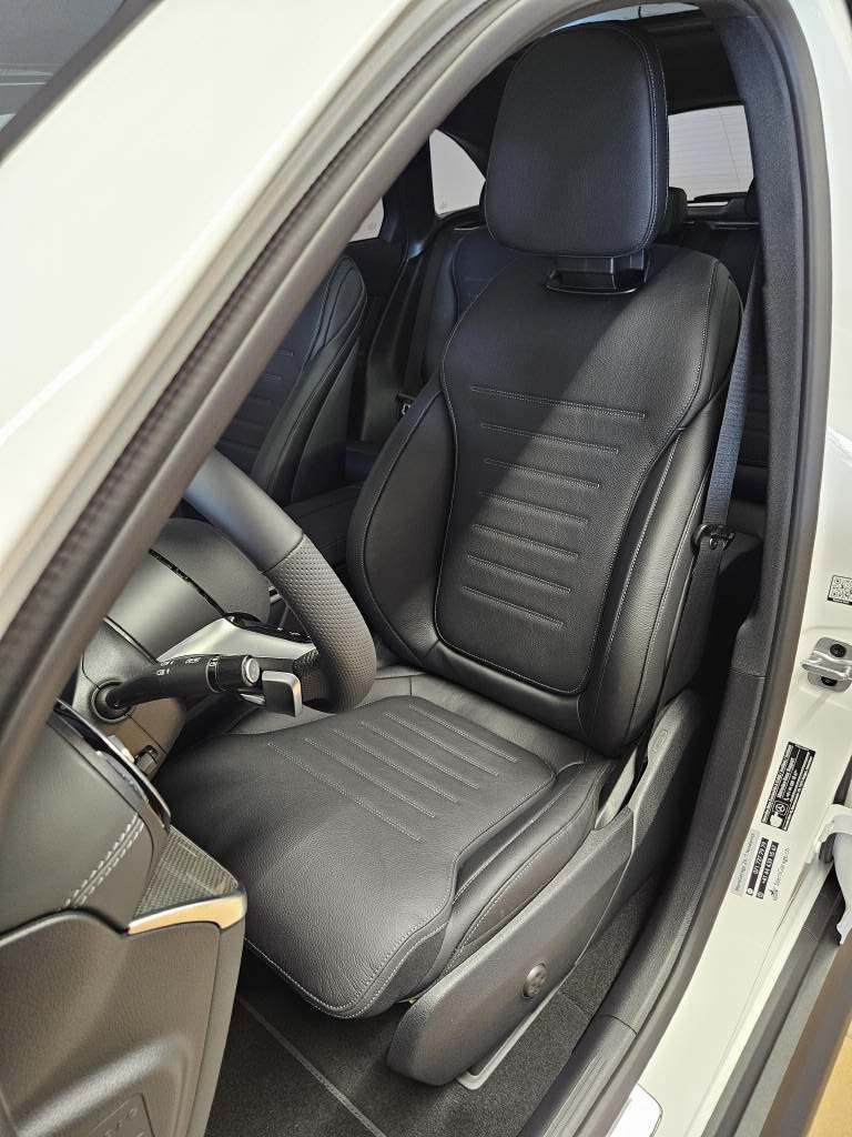 MERCEDES-BENZ GLC 300 4Matic AMG Line-image-5