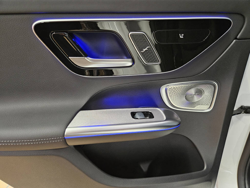 MERCEDES-BENZ GLC 300 4Matic AMG Line-image-13