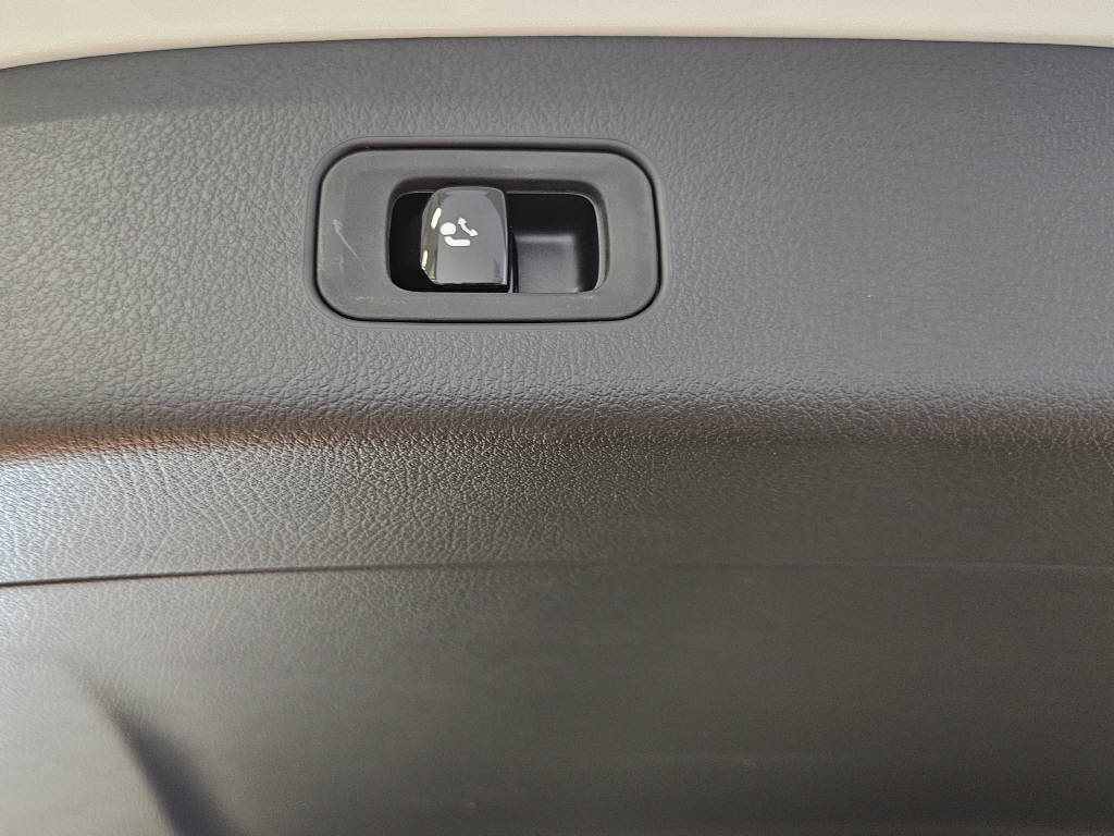 MERCEDES-BENZ GLC 300 4Matic AMG Line-image-14