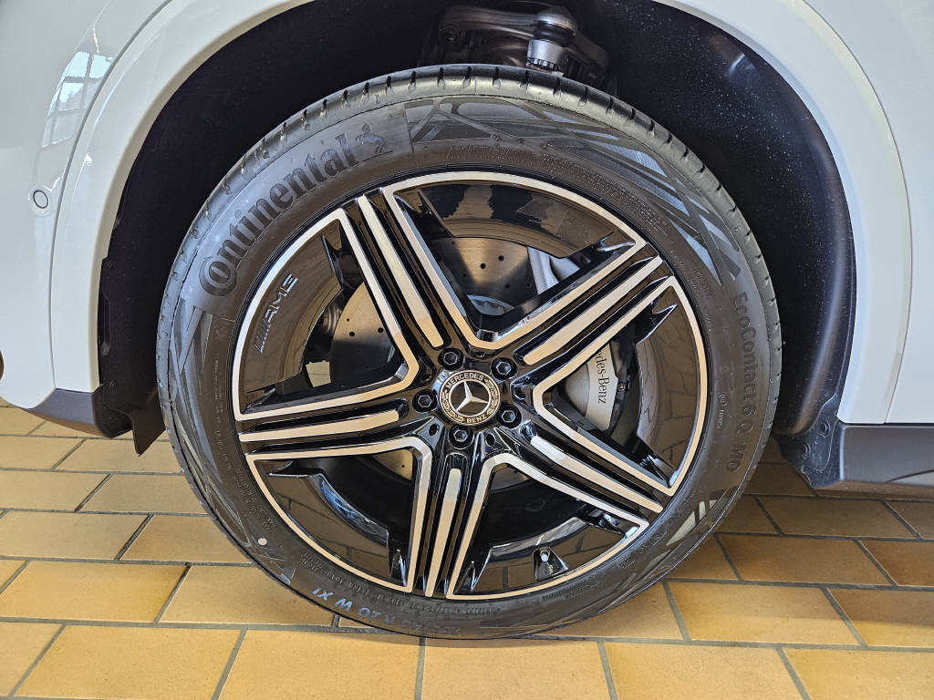 MERCEDES-BENZ GLC 300 4Matic AMG Line-image-16