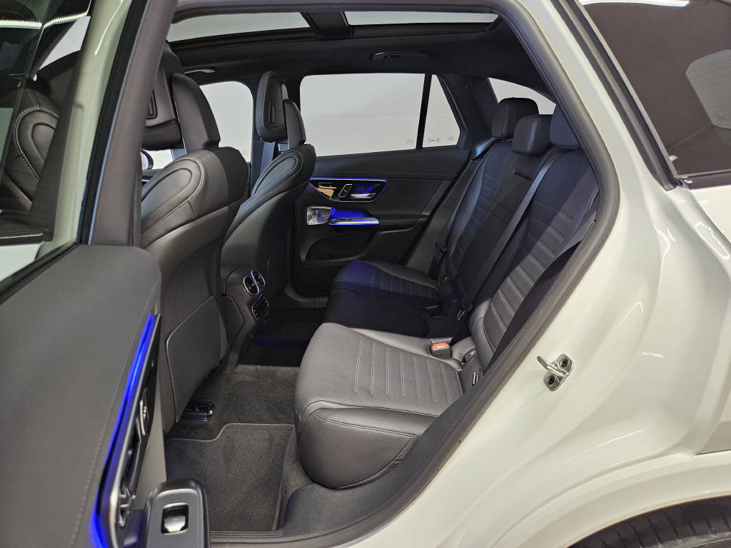 MERCEDES-BENZ GLC 300 4Matic AMG Line-image-12