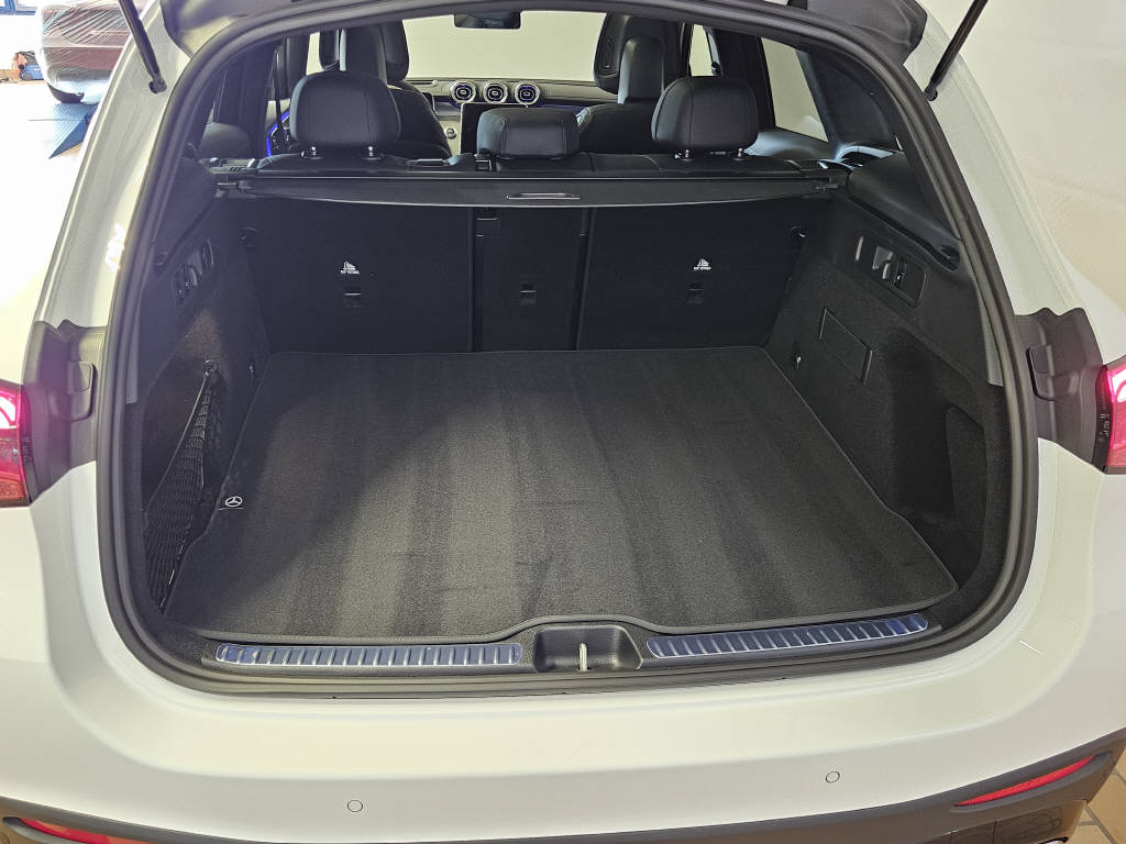 MERCEDES-BENZ GLC 300 4Matic AMG Line-image-3