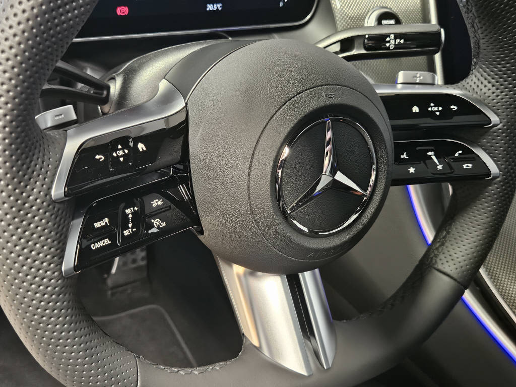 MERCEDES-BENZ GLC 300 4Matic AMG Line-image-8