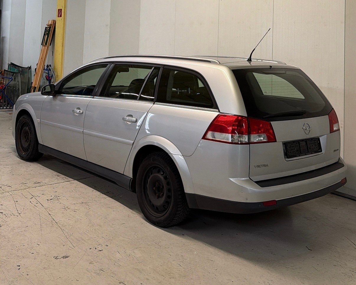 OPEL Vectra 2.2 Diamond Automatic-image-7