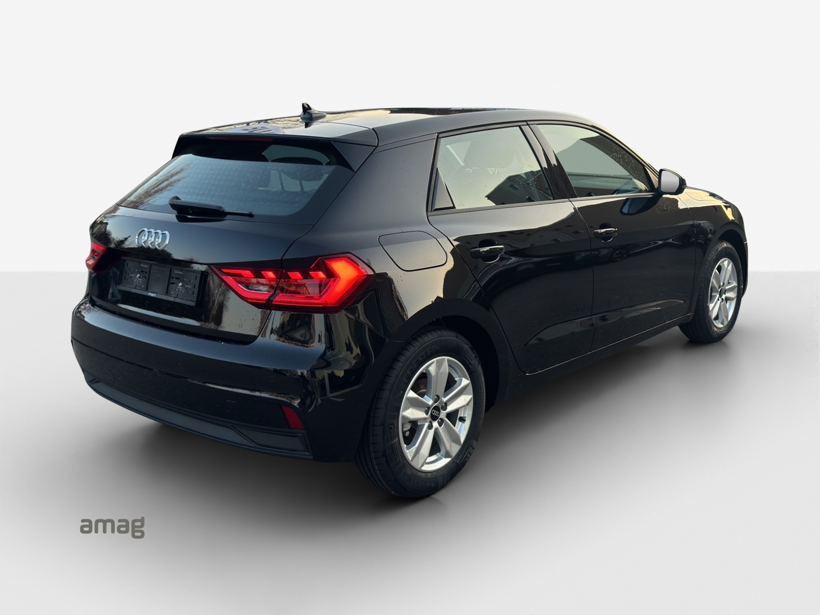 AUDI A1 Sportback 30 TFSI Attraction S-tronic-image-4