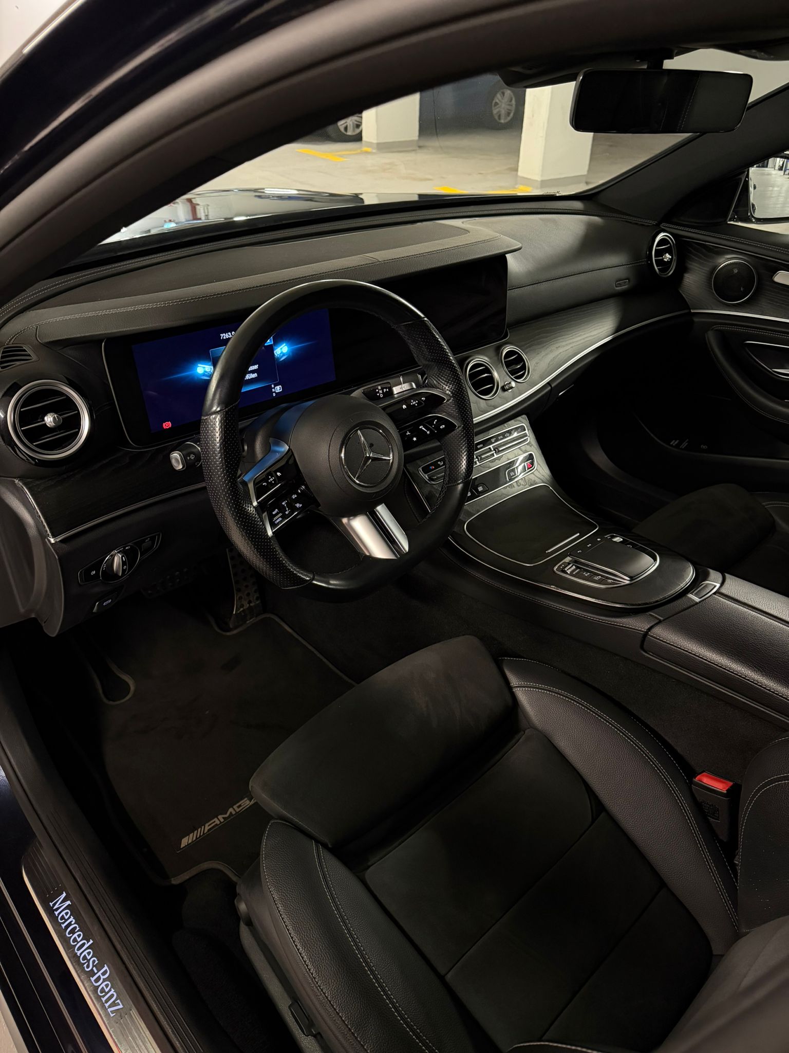 MERCEDES-BENZ E 220 d AMG Line 9G-Tronic-image-5