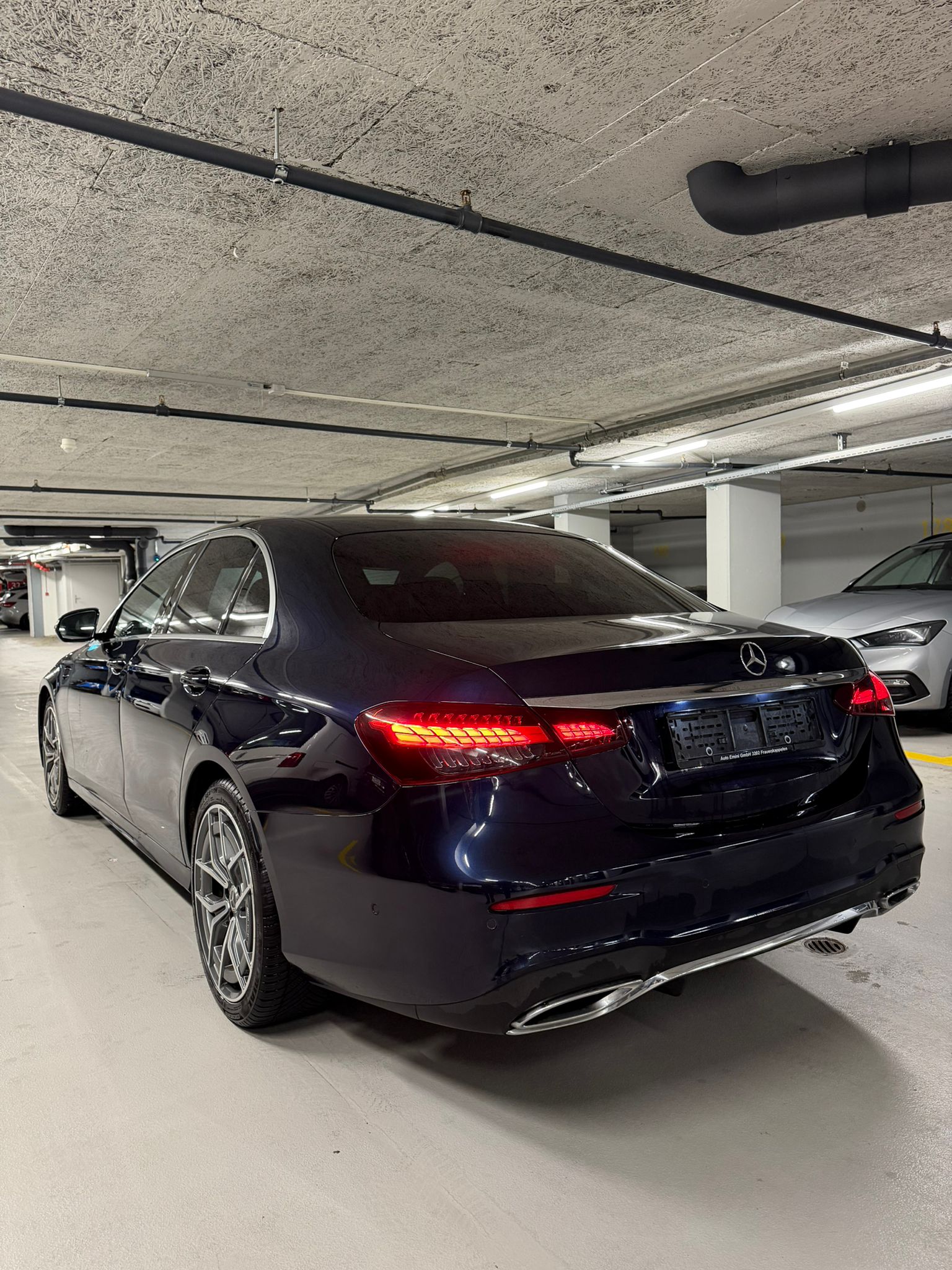MERCEDES-BENZ E 220 d AMG Line 9G-Tronic-image-4