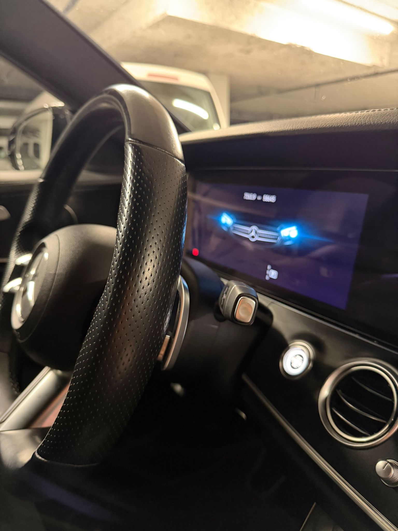 MERCEDES-BENZ E 220 d AMG Line 9G-Tronic-image-10