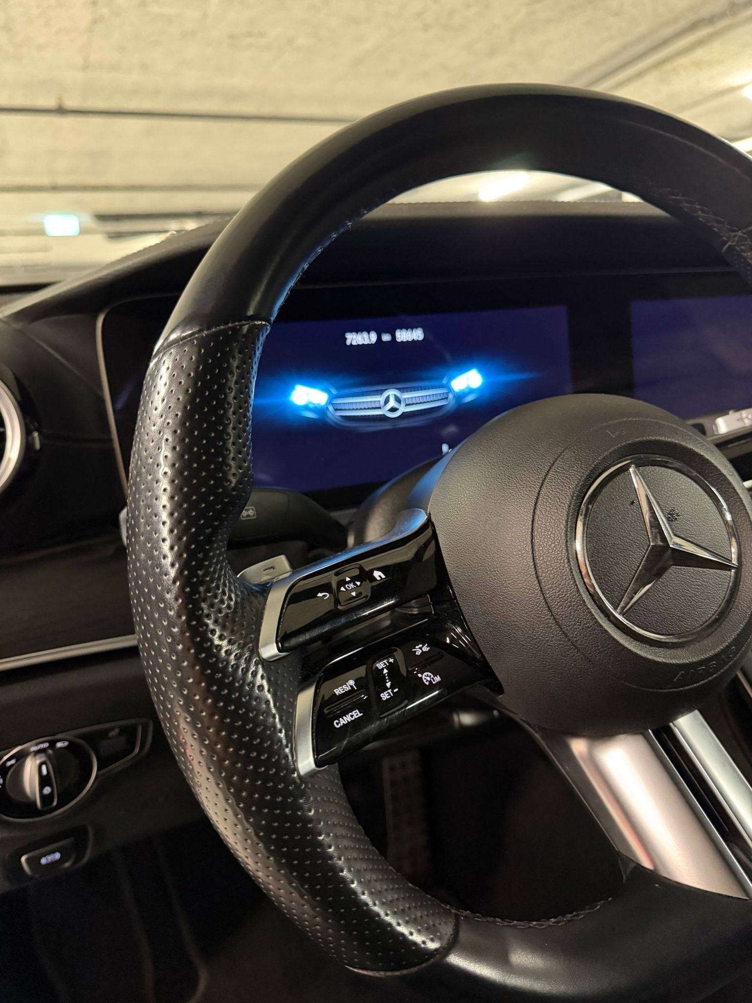 MERCEDES-BENZ E 220 d AMG Line 9G-Tronic-image-11