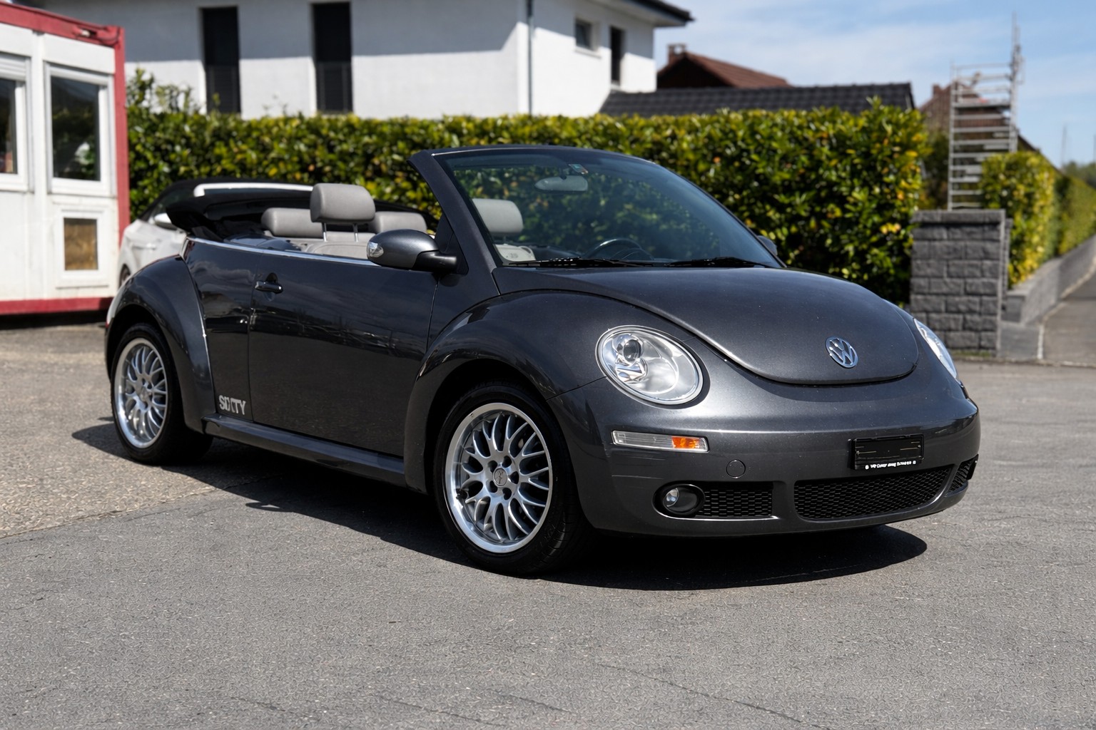 VW Beetle Cabrio 1.8 T Sixty-image-0