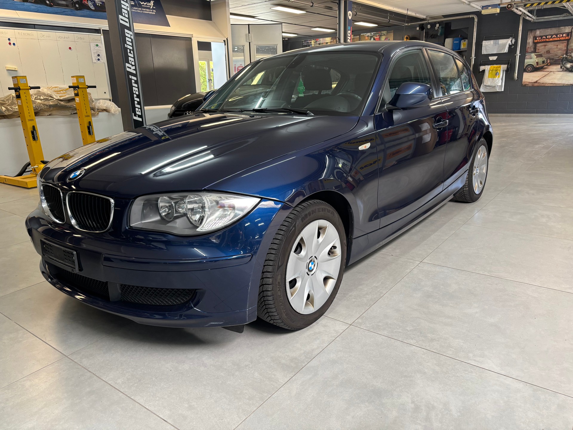 BMW 118i Steptronic-image-0