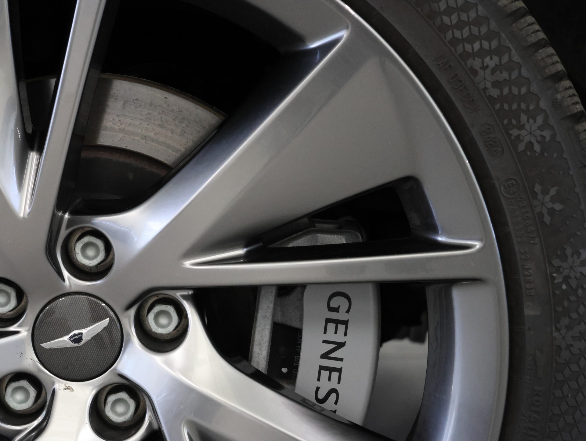 GENESIS GV70 2.2 CRDI Luxury AT8 AWD *Panoramadach* *Luxury Packet* *Fortlaufende Werksgarantie*-image-16