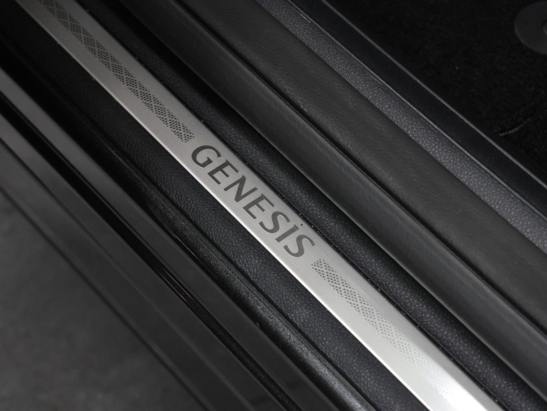 GENESIS GV70 2.2 CRDI Luxury AT8 AWD *Panoramadach* *Luxury Packet* *Fortlaufende Werksgarantie*-image-21